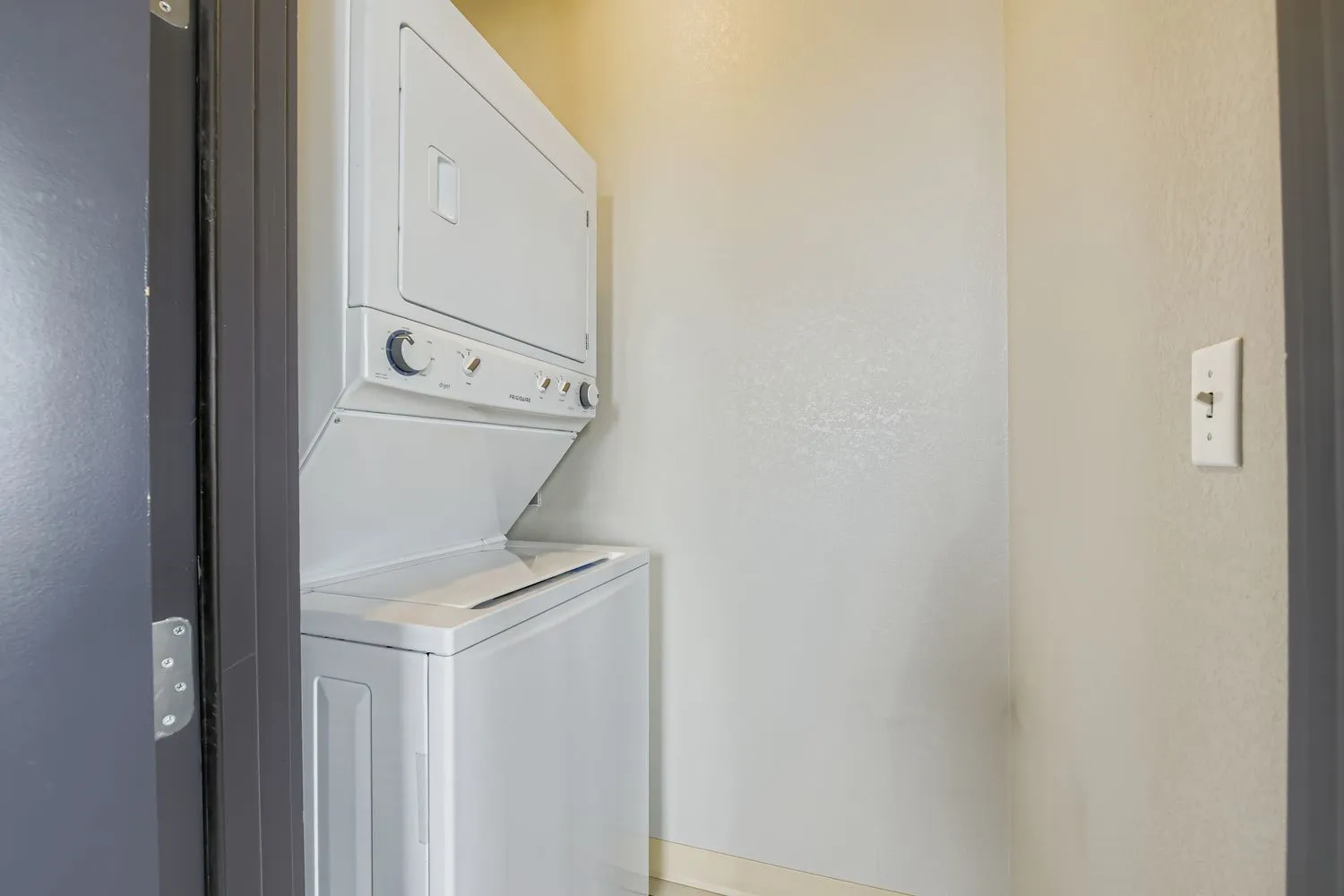 Apartment For Rent in Tarrant County , 928 Lipscomb Street 206, Fort Worth, Texas 76104, 1 Bedroom, 1 Bathroom, Garage spaces, 755 Sqft, built in 2009, mls#21411064, Real Estate Agent in Fort Worth, Homes For Rent in Tarrant county, Homes For Rent in Fort Worth, Realtor in Fort Worth Texas, Real Estate Brokerage Independent Realty Texas, Luminita Cordes Realtor