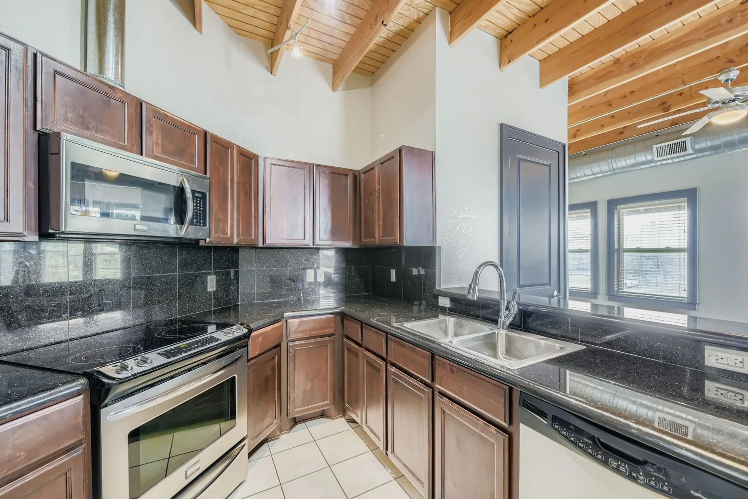 Apartment For Rent in Tarrant County , 928 Lipscomb Street 206, Fort Worth, Texas 76104, 1 Bedroom, 1 Bathroom, Garage spaces, 755 Sqft, built in 2009, mls#21411064, Real Estate Agent in Fort Worth, Homes For Rent in Tarrant county, Homes For Rent in Fort Worth, Realtor in Fort Worth Texas, Real Estate Brokerage Independent Realty Texas, Luminita Cordes Realtor