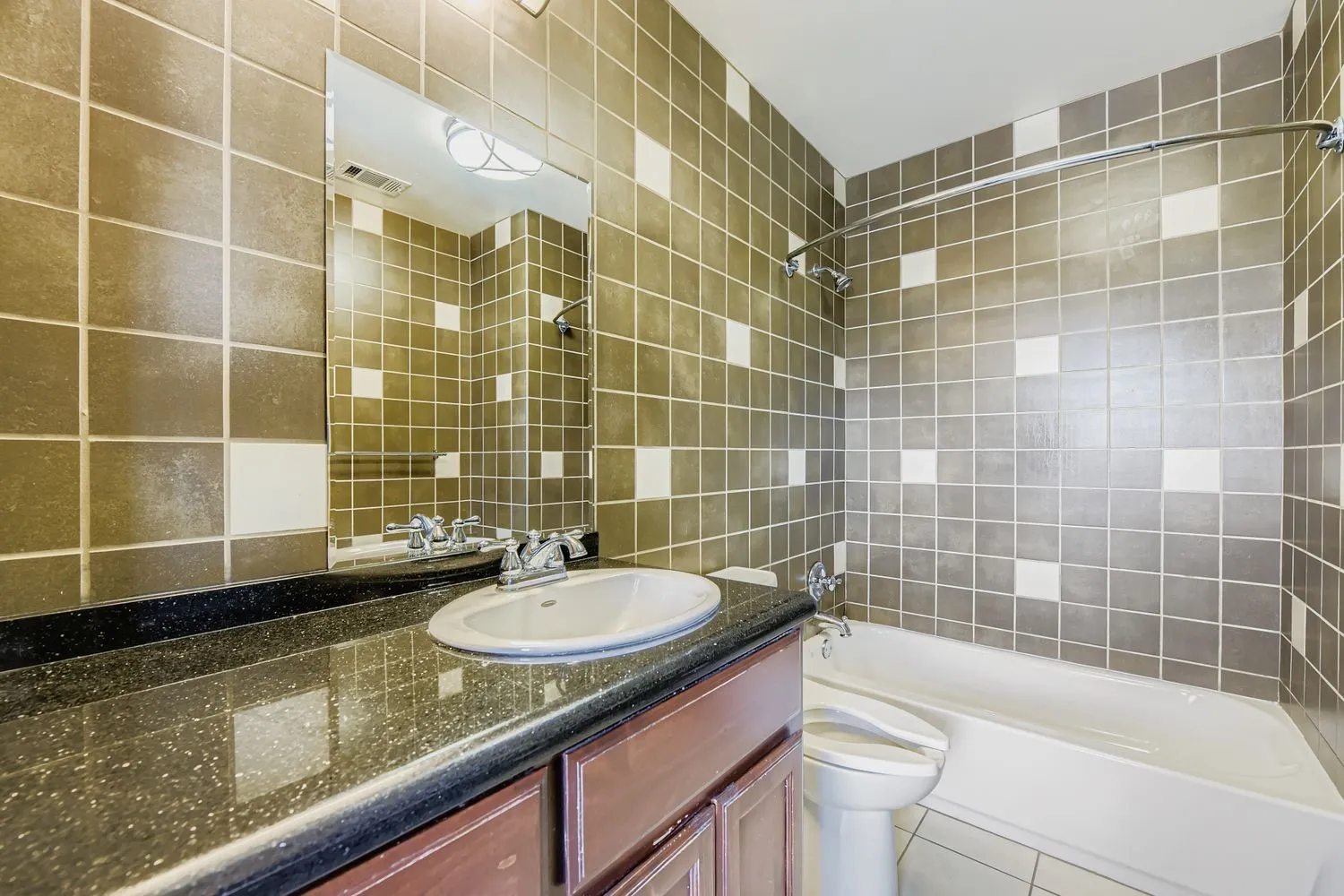 Apartment For Rent in Tarrant County , 928 Lipscomb Street 206, Fort Worth, Texas 76104, 1 Bedroom, 1 Bathroom, Garage spaces, 755 Sqft, built in 2009, mls#21411064, Real Estate Agent in Fort Worth, Homes For Rent in Tarrant county, Homes For Rent in Fort Worth, Realtor in Fort Worth Texas, Real Estate Brokerage Independent Realty Texas, Luminita Cordes Realtor
