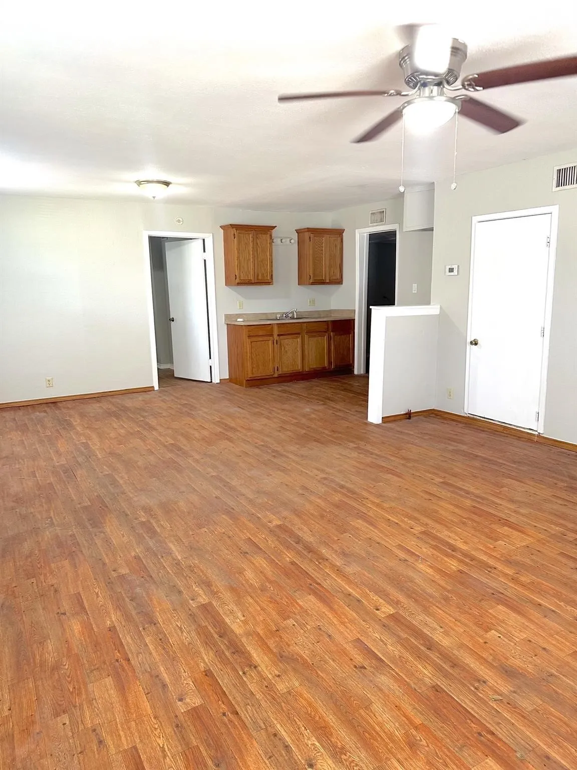 Apartment For Rent in Lamar County , 2416 Graham, Paris, Texas 75460, 1 Bedroom, 1 Bathroom, Garage spaces, 800 Sqft, built in 2014, mls#21411066, Real Estate Agent in Paris, Homes For Rent in Lamar county, Homes For Rent in Paris, Realtor in Paris Texas, Real Estate Brokerage Independent Realty Texas, Luminita Cordes Realtor