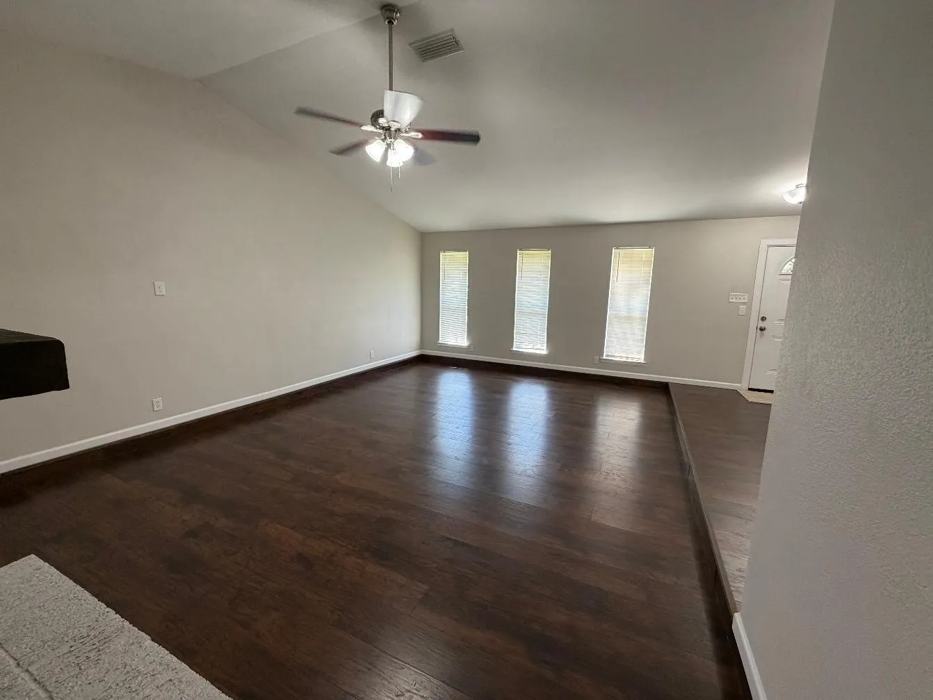 Single Family Residence For Sale in Dallas County , 3109 Manchester Drive, Mesquite, Texas 75150, 3 Bedroom, 2 Bathroom, 2 Garage spaces, 1,607 Sqft, built in 1974, mls#21410919, Real Estate Agent in Mesquite, Homes For Sale in Dallas county, Homes For Sale in Mesquite, Realtor in Mesquite Texas, Real Estate Brokerage Independent Realty Texas, Luminita Cordes Realtor