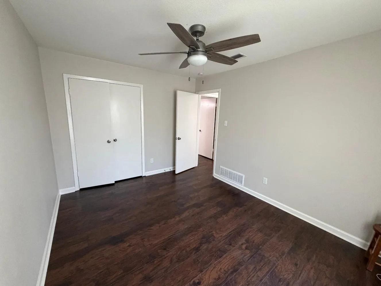 Single Family Residence For Sale in Dallas County , 3109 Manchester Drive, Mesquite, Texas 75150, 3 Bedroom, 2 Bathroom, 2 Garage spaces, 1,607 Sqft, built in 1974, mls#21410919, Real Estate Agent in Mesquite, Homes For Sale in Dallas county, Homes For Sale in Mesquite, Realtor in Mesquite Texas, Real Estate Brokerage Independent Realty Texas, Luminita Cordes Realtor