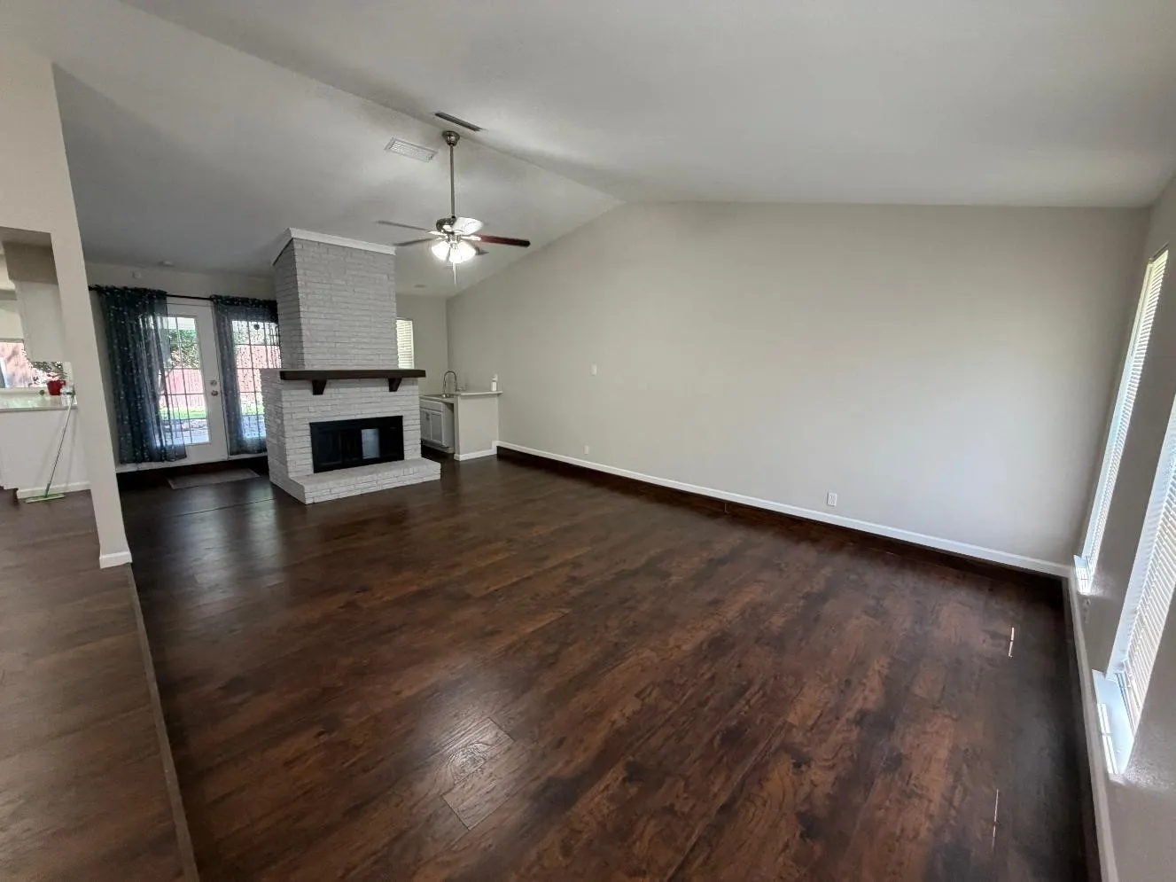 Single Family Residence For Sale in Dallas County , 3109 Manchester Drive, Mesquite, Texas 75150, 3 Bedroom, 2 Bathroom, 2 Garage spaces, 1,607 Sqft, built in 1974, mls#21410919, Real Estate Agent in Mesquite, Homes For Sale in Dallas county, Homes For Sale in Mesquite, Realtor in Mesquite Texas, Real Estate Brokerage Independent Realty Texas, Luminita Cordes Realtor