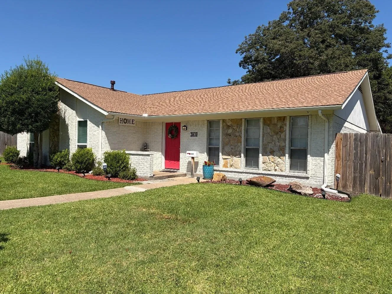 Single Family Residence For Sale in Dallas County , 3109 Manchester Drive, Mesquite, Texas 75150, 3 Bedroom, 2 Bathroom, 2 Garage spaces, 1,607 Sqft, built in 1974, mls#21410919, Real Estate Agent in Mesquite, Homes For Sale in Dallas county, Homes For Sale in Mesquite, Realtor in Mesquite Texas, Real Estate Brokerage Independent Realty Texas, Luminita Cordes Realtor