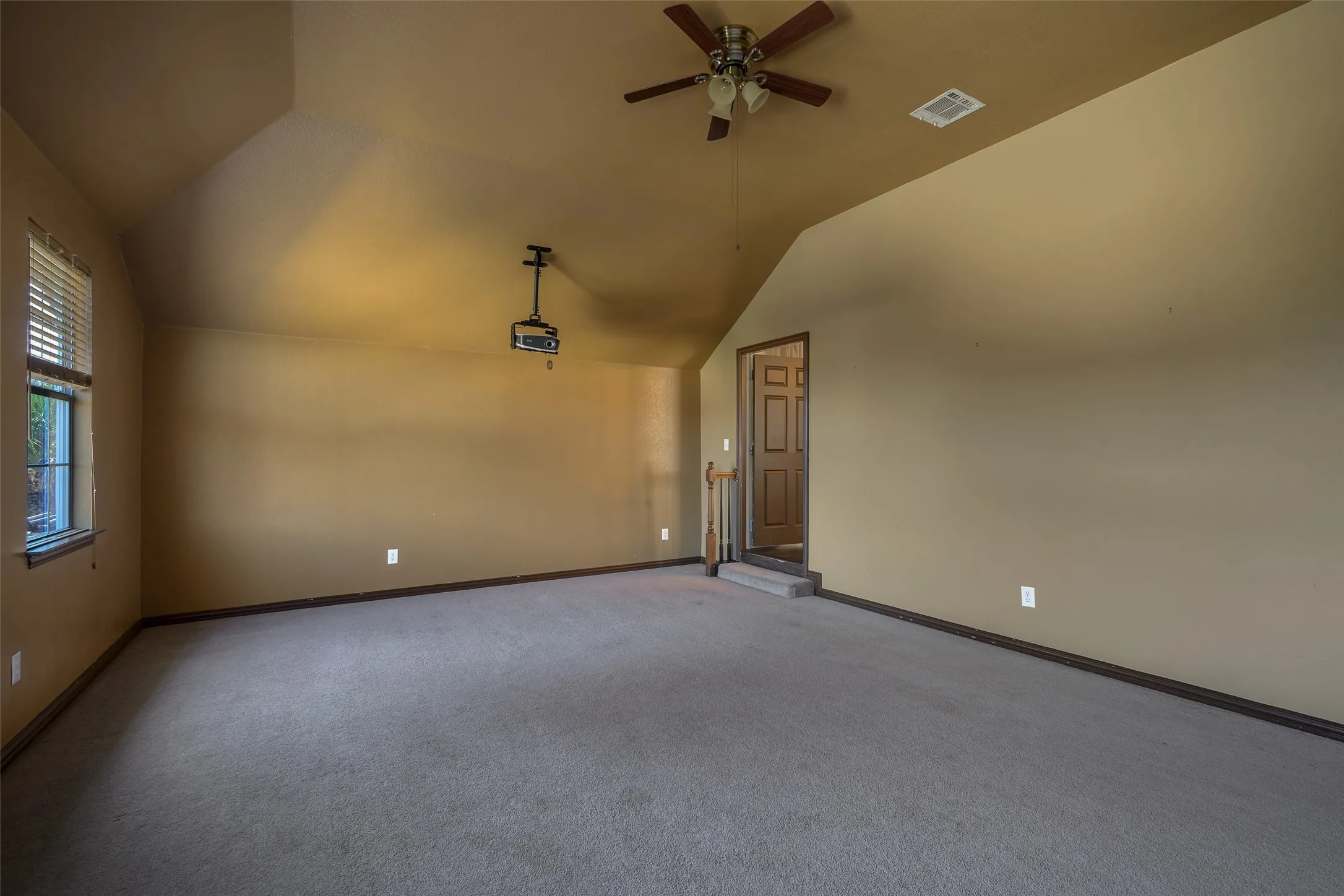 Single Family Residence For Rent in Denton County , 5170 Mohegan Lane, Frisco, Texas 75034, 5 Bedroom, 4 Bathroom, 3 Garage spaces, 4,499 Sqft, built in 2002, mls#21411070, Real Estate Agent in Frisco, Homes For Rent in Denton county, Homes For Rent in Frisco, Realtor in Frisco Texas, Real Estate Brokerage Independent Realty Texas, Luminita Cordes Realtor