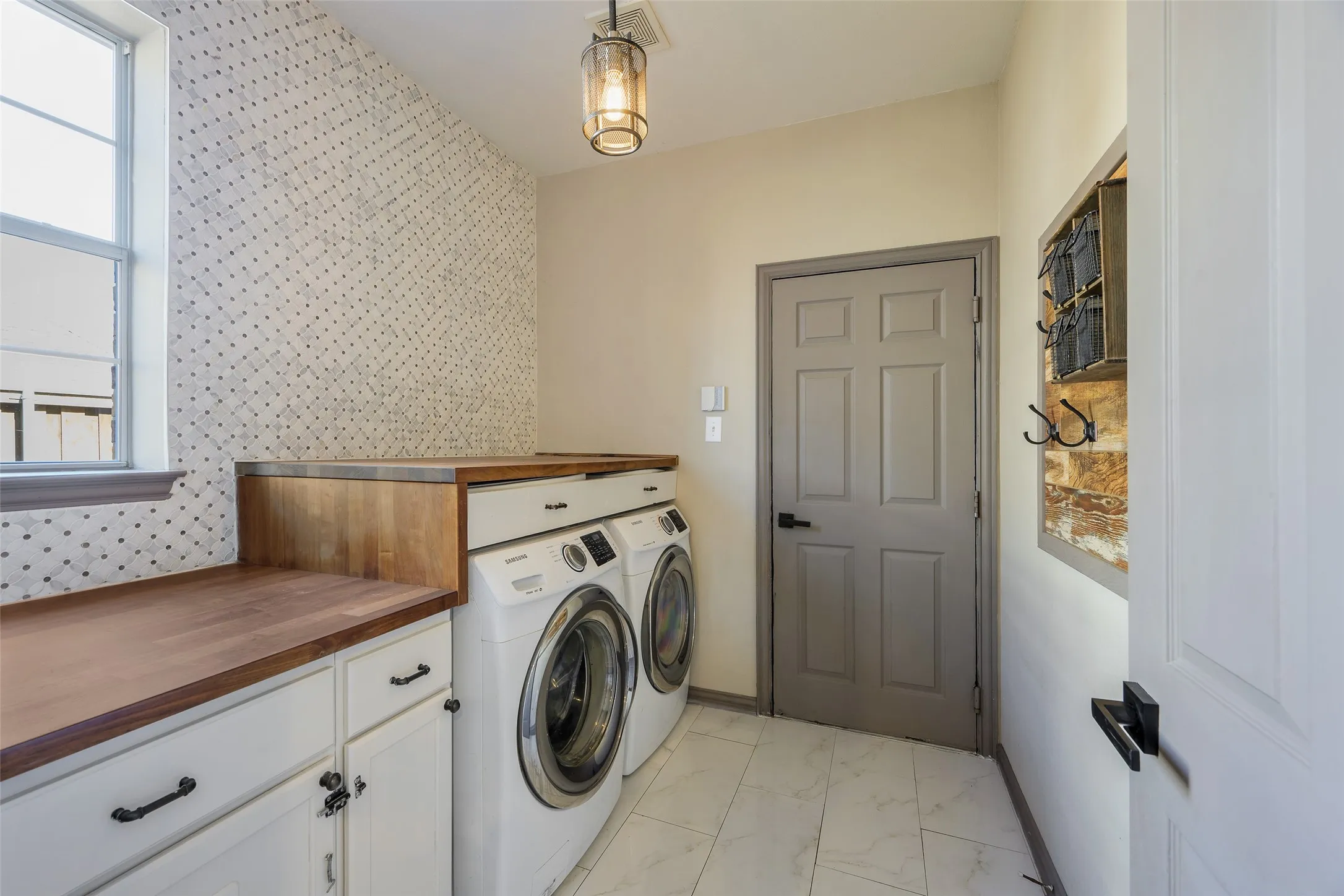 Single Family Residence For Rent in Denton County , 5170 Mohegan Lane, Frisco, Texas 75034, 5 Bedroom, 4 Bathroom, 3 Garage spaces, 4,499 Sqft, built in 2002, mls#21411070, Real Estate Agent in Frisco, Homes For Rent in Denton county, Homes For Rent in Frisco, Realtor in Frisco Texas, Real Estate Brokerage Independent Realty Texas, Luminita Cordes Realtor