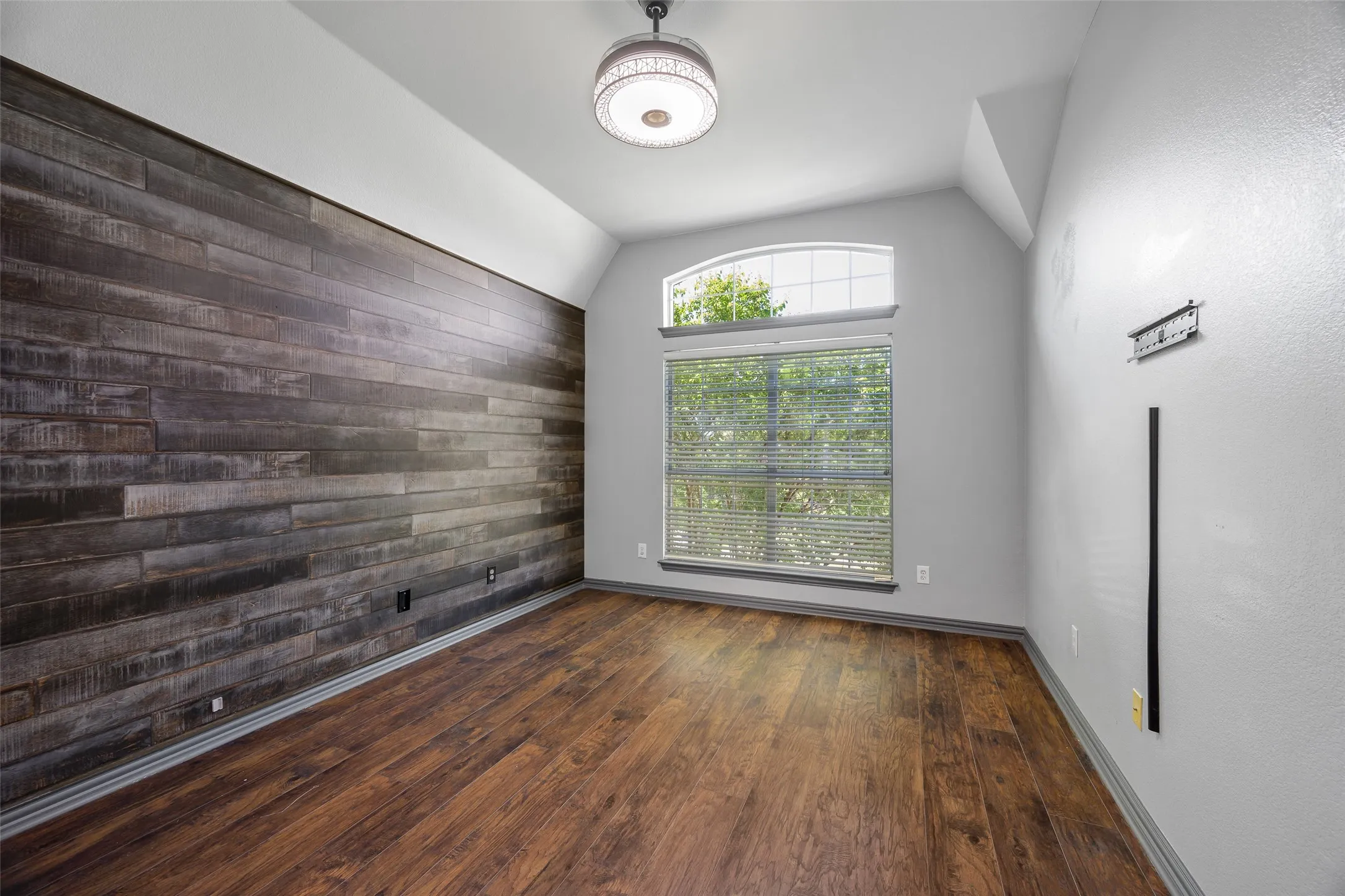 Single Family Residence For Rent in Denton County , 5170 Mohegan Lane, Frisco, Texas 75034, 5 Bedroom, 4 Bathroom, 3 Garage spaces, 4,499 Sqft, built in 2002, mls#21411070, Real Estate Agent in Frisco, Homes For Rent in Denton county, Homes For Rent in Frisco, Realtor in Frisco Texas, Real Estate Brokerage Independent Realty Texas, Luminita Cordes Realtor
