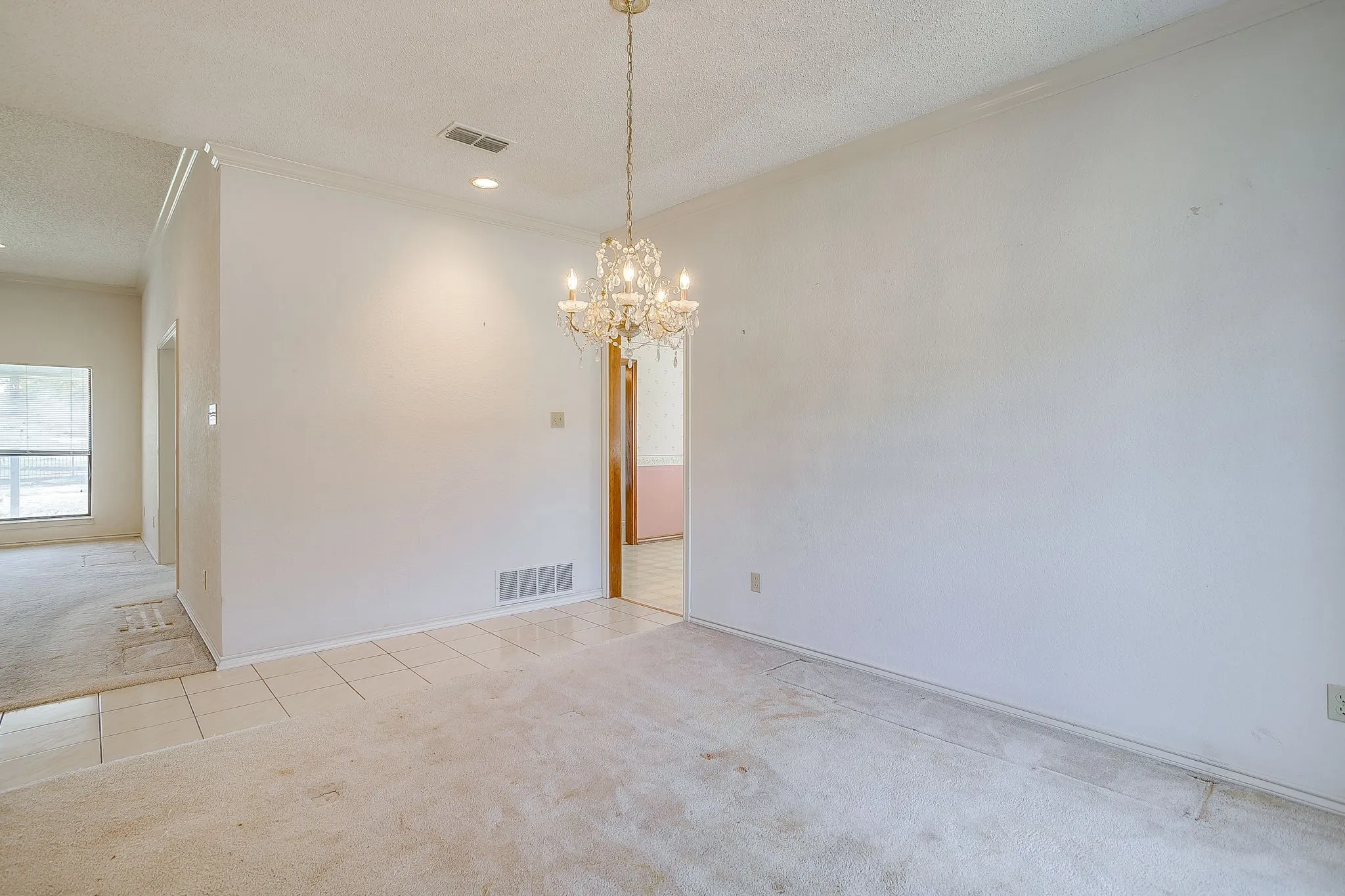 Single Family Residence For Sale in Parker County , 101 Royal Oak Drive, Aledo, Texas 76008, 3 Bedroom, 3 Bathroom, 2 Garage spaces, 2,316 Sqft, built in 1988, mls#21411072, Real Estate Agent in Aledo, Homes For Sale in Parker county, Homes For Sale in Aledo, Realtor in Aledo Texas, Real Estate Brokerage Independent Realty Texas, Luminita Cordes Realtor