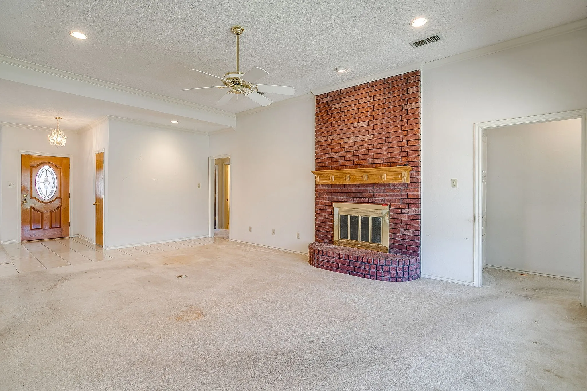 Single Family Residence For Sale in Parker County , 101 Royal Oak Drive, Aledo, Texas 76008, 3 Bedroom, 3 Bathroom, 2 Garage spaces, 2,316 Sqft, built in 1988, mls#21411072, Real Estate Agent in Aledo, Homes For Sale in Parker county, Homes For Sale in Aledo, Realtor in Aledo Texas, Real Estate Brokerage Independent Realty Texas, Luminita Cordes Realtor