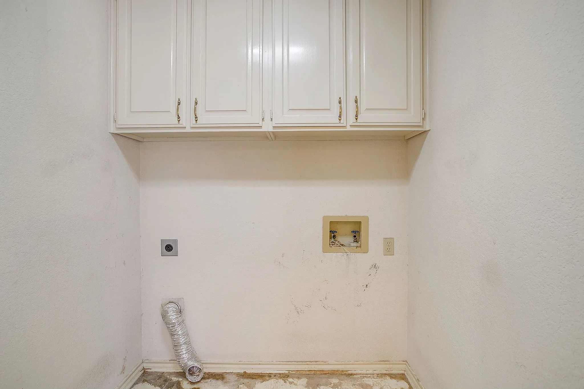 Single Family Residence For Sale in Parker County , 101 Royal Oak Drive, Aledo, Texas 76008, 3 Bedroom, 3 Bathroom, 2 Garage spaces, 2,316 Sqft, built in 1988, mls#21411072, Real Estate Agent in Aledo, Homes For Sale in Parker county, Homes For Sale in Aledo, Realtor in Aledo Texas, Real Estate Brokerage Independent Realty Texas, Luminita Cordes Realtor