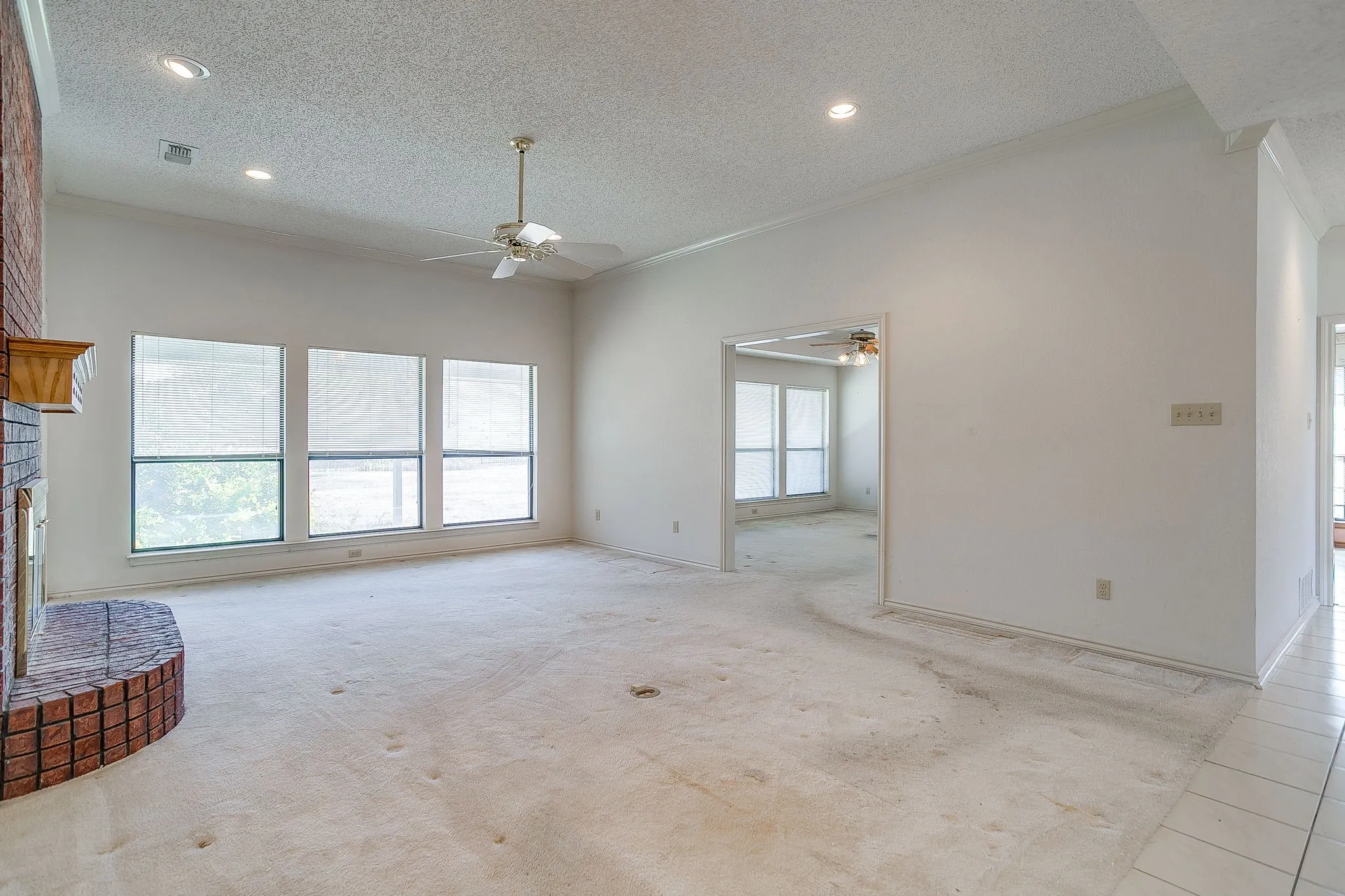 Single Family Residence For Sale in Parker County , 101 Royal Oak Drive, Aledo, Texas 76008, 3 Bedroom, 3 Bathroom, 2 Garage spaces, 2,316 Sqft, built in 1988, mls#21411072, Real Estate Agent in Aledo, Homes For Sale in Parker county, Homes For Sale in Aledo, Realtor in Aledo Texas, Real Estate Brokerage Independent Realty Texas, Luminita Cordes Realtor