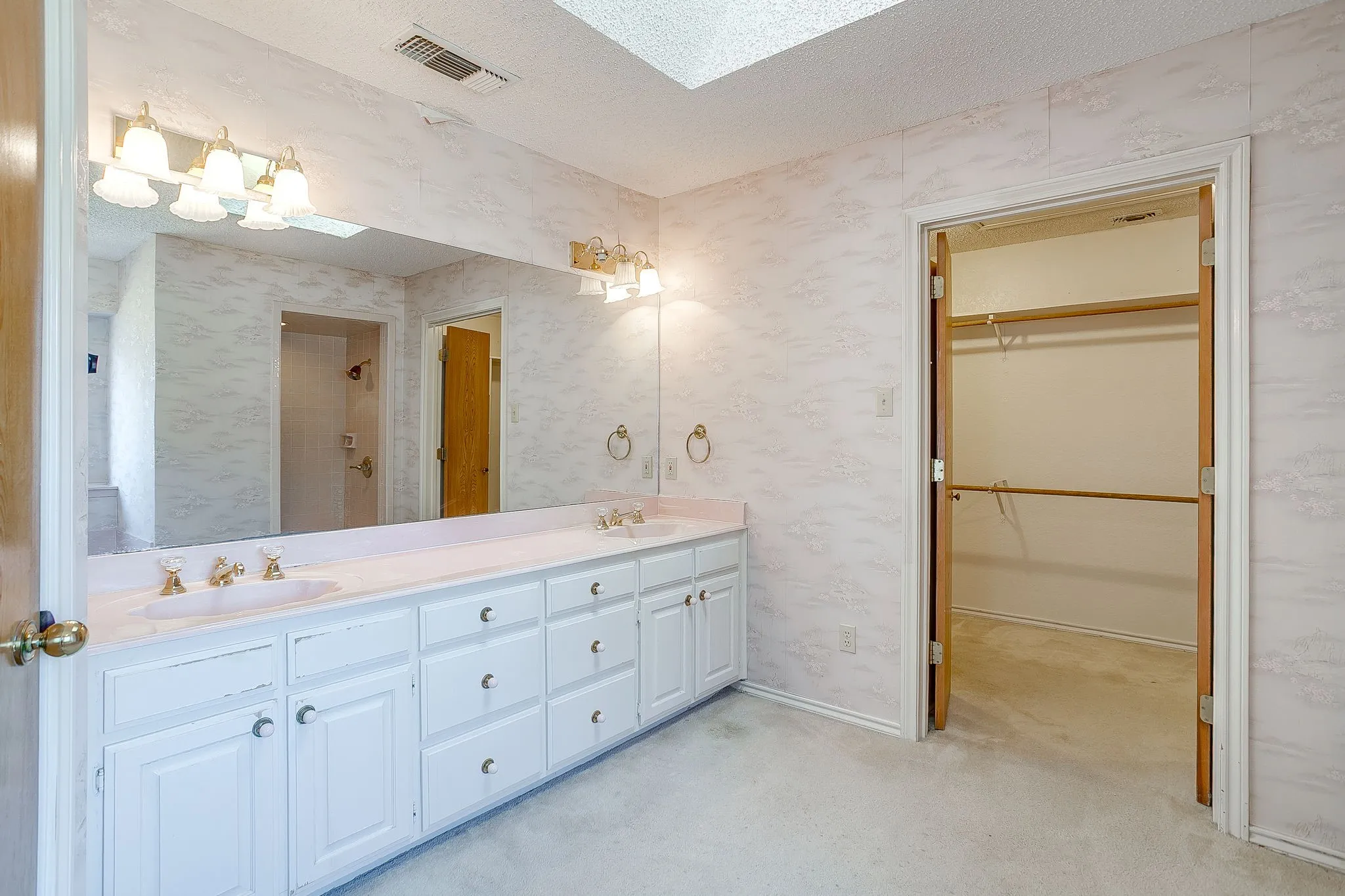 Single Family Residence For Sale in Parker County , 101 Royal Oak Drive, Aledo, Texas 76008, 3 Bedroom, 3 Bathroom, 2 Garage spaces, 2,316 Sqft, built in 1988, mls#21411072, Real Estate Agent in Aledo, Homes For Sale in Parker county, Homes For Sale in Aledo, Realtor in Aledo Texas, Real Estate Brokerage Independent Realty Texas, Luminita Cordes Realtor