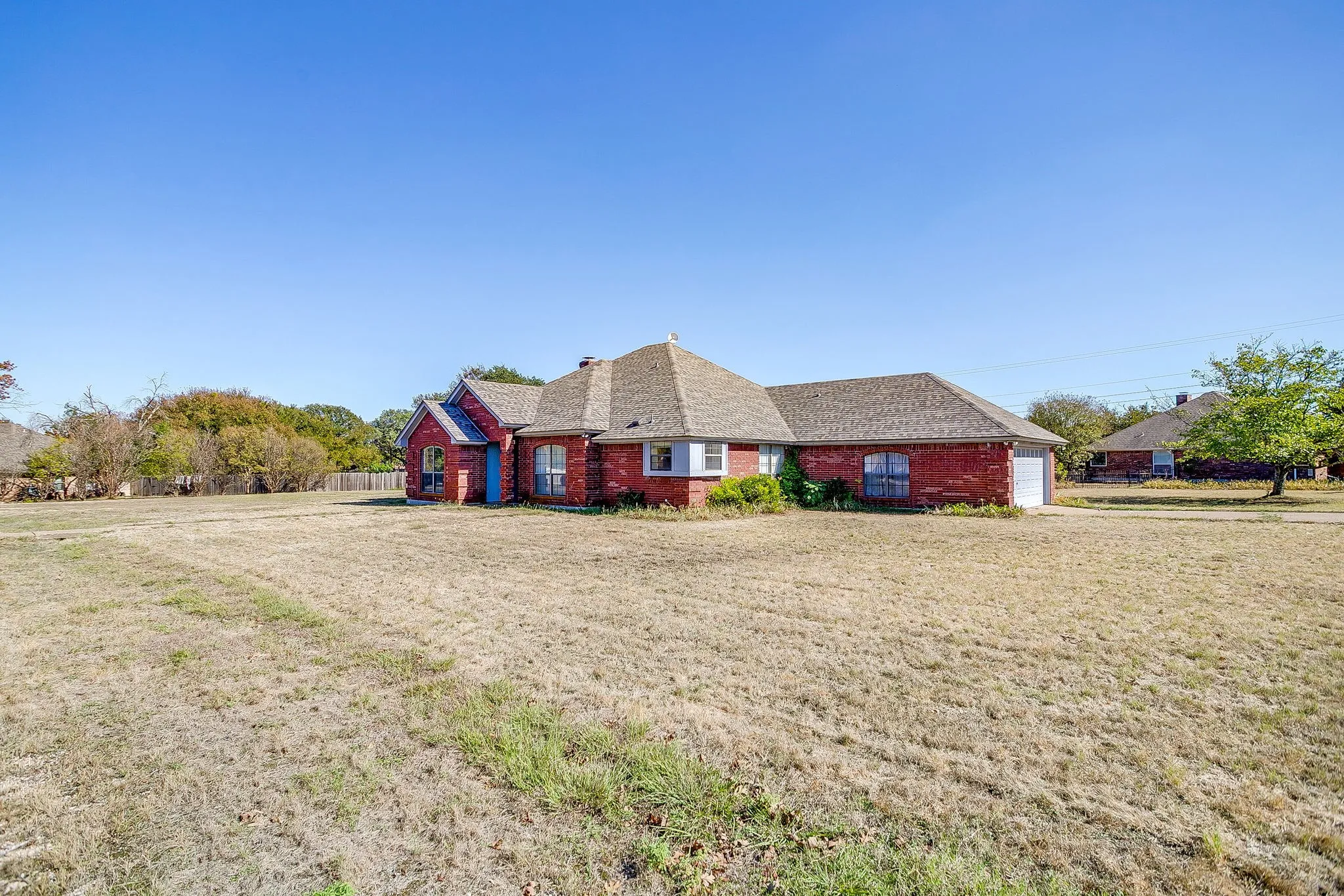 Single Family Residence For Sale in Parker County , 101 Royal Oak Drive, Aledo, Texas 76008, 3 Bedroom, 3 Bathroom, 2 Garage spaces, 2,316 Sqft, built in 1988, mls#21411072, Real Estate Agent in Aledo, Homes For Sale in Parker county, Homes For Sale in Aledo, Realtor in Aledo Texas, Real Estate Brokerage Independent Realty Texas, Luminita Cordes Realtor