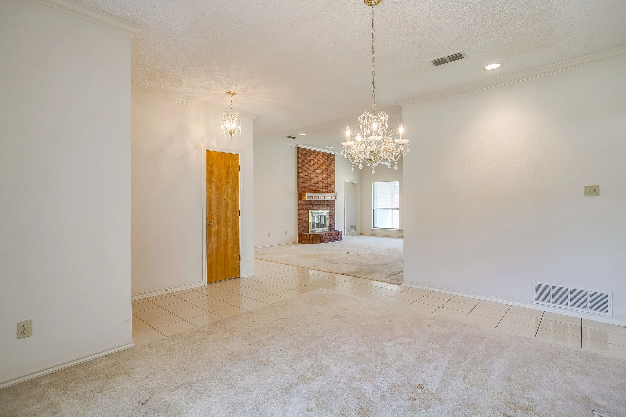 Single Family Residence For Sale in Parker County , 101 Royal Oak Drive, Aledo, Texas 76008, 3 Bedroom, 3 Bathroom, 2 Garage spaces, 2,316 Sqft, built in 1988, mls#21411072, Real Estate Agent in Aledo, Homes For Sale in Parker county, Homes For Sale in Aledo, Realtor in Aledo Texas, Real Estate Brokerage Independent Realty Texas, Luminita Cordes Realtor