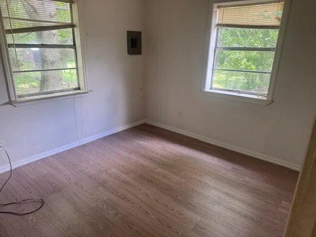 Single Family Residence For Rent in Lamar County , 1244 12th Street SE, Paris, Texas 75460, 2 Bedroom, 1 Bathroom, Garage spaces, 928 Sqft, built in 2005, mls#21411075, Real Estate Agent in Paris, Homes For Rent in Lamar county, Homes For Rent in Paris, Realtor in Paris Texas, Real Estate Brokerage Independent Realty Texas, Luminita Cordes Realtor