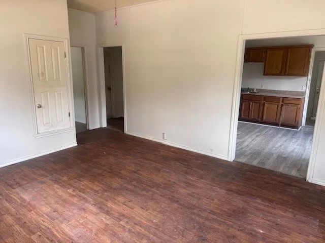 Single Family Residence For Rent in Lamar County , 1244 12th Street SE, Paris, Texas 75460, 2 Bedroom, 1 Bathroom, Garage spaces, 928 Sqft, built in 2005, mls#21411075, Real Estate Agent in Paris, Homes For Rent in Lamar county, Homes For Rent in Paris, Realtor in Paris Texas, Real Estate Brokerage Independent Realty Texas, Luminita Cordes Realtor