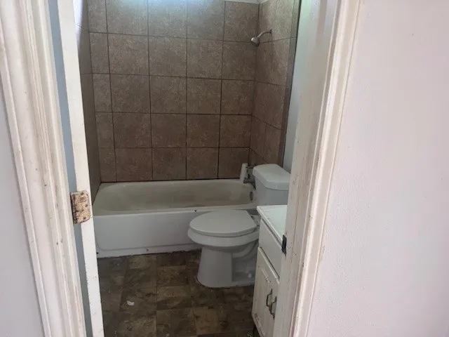Single Family Residence For Rent in Lamar County , 1244 12th Street SE, Paris, Texas 75460, 2 Bedroom, 1 Bathroom, Garage spaces, 928 Sqft, built in 2005, mls#21411075, Real Estate Agent in Paris, Homes For Rent in Lamar county, Homes For Rent in Paris, Realtor in Paris Texas, Real Estate Brokerage Independent Realty Texas, Luminita Cordes Realtor