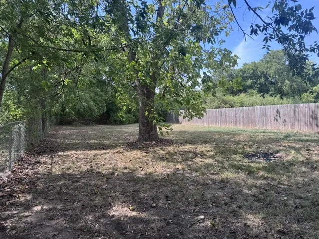 Single Family Residence For Rent in Lamar County , 1244 12th Street SE, Paris, Texas 75460, 2 Bedroom, 1 Bathroom, Garage spaces, 928 Sqft, built in 2005, mls#21411075, Real Estate Agent in Paris, Homes For Rent in Lamar county, Homes For Rent in Paris, Realtor in Paris Texas, Real Estate Brokerage Independent Realty Texas, Luminita Cordes Realtor