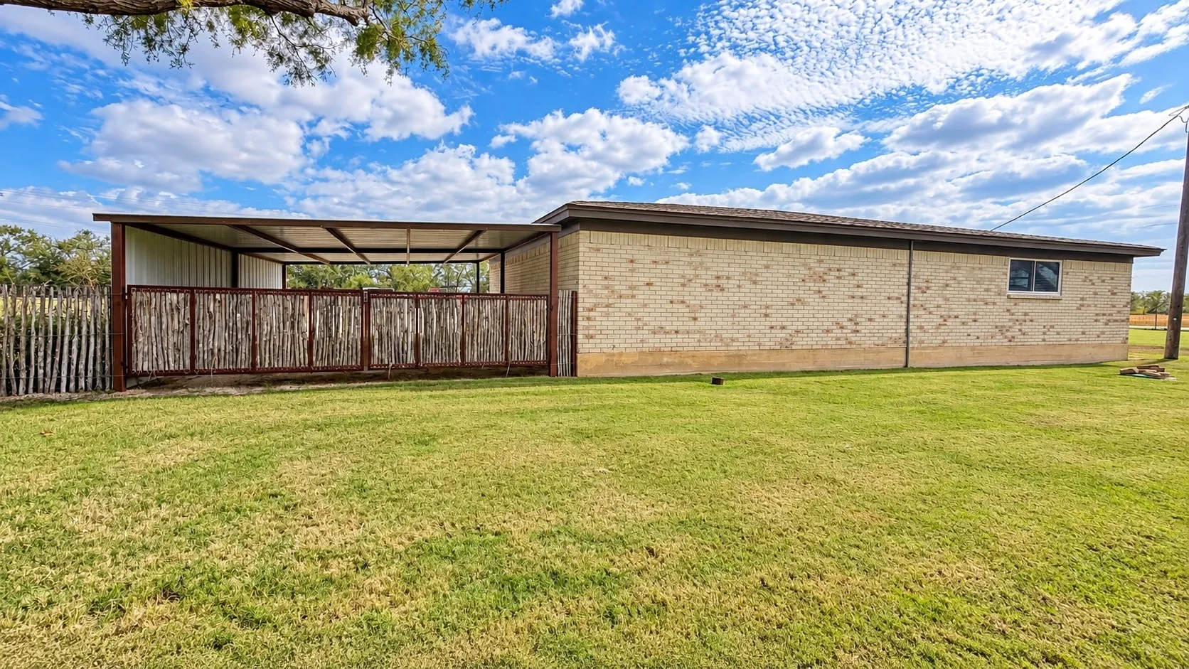 Single Family Residence For Rent in Taylor County , 2310 Potosi Road, Abilene, Texas 79602, 4 Bedroom, 2 Bathroom, 2 Garage spaces, 2,752 Sqft, built in 1956, mls#21411076, Real Estate Agent in Abilene, Homes For Rent in Taylor county, Homes For Rent in Abilene, Realtor in Abilene Texas, Real Estate Brokerage Independent Realty Texas, Luminita Cordes Realtor