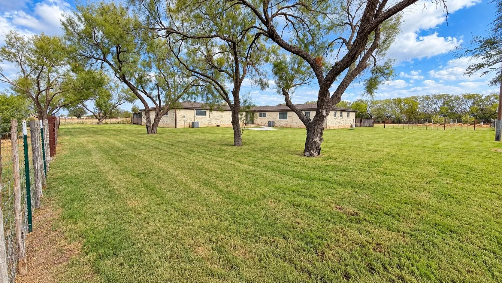 Single Family Residence For Rent in Taylor County , 2310 Potosi Road, Abilene, Texas 79602, 4 Bedroom, 2 Bathroom, 2 Garage spaces, 2,752 Sqft, built in 1956, mls#21411076, Real Estate Agent in Abilene, Homes For Rent in Taylor county, Homes For Rent in Abilene, Realtor in Abilene Texas, Real Estate Brokerage Independent Realty Texas, Luminita Cordes Realtor