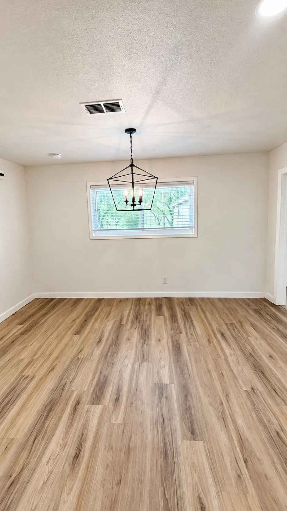 Single Family Residence For Rent in Taylor County , 2310 Potosi Road, Abilene, Texas 79602, 4 Bedroom, 2 Bathroom, 2 Garage spaces, 2,752 Sqft, built in 1956, mls#21411076, Real Estate Agent in Abilene, Homes For Rent in Taylor county, Homes For Rent in Abilene, Realtor in Abilene Texas, Real Estate Brokerage Independent Realty Texas, Luminita Cordes Realtor