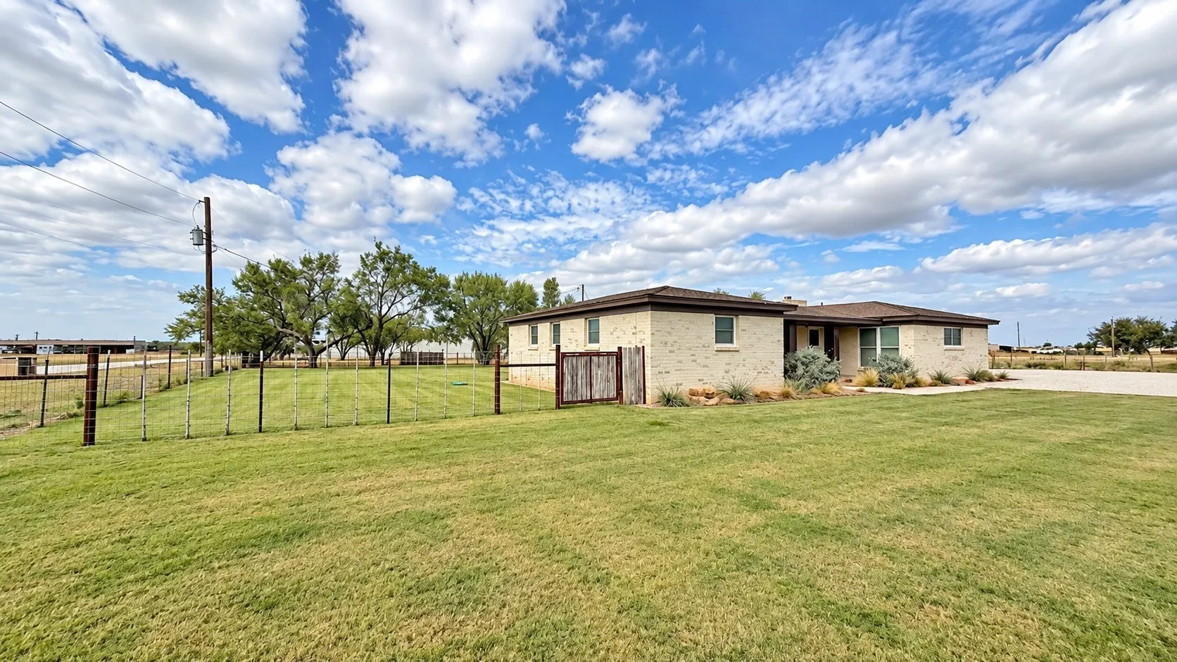 Single Family Residence For Rent in Taylor County , 2310 Potosi Road, Abilene, Texas 79602, 4 Bedroom, 2 Bathroom, 2 Garage spaces, 2,752 Sqft, built in 1956, mls#21411076, Real Estate Agent in Abilene, Homes For Rent in Taylor county, Homes For Rent in Abilene, Realtor in Abilene Texas, Real Estate Brokerage Independent Realty Texas, Luminita Cordes Realtor