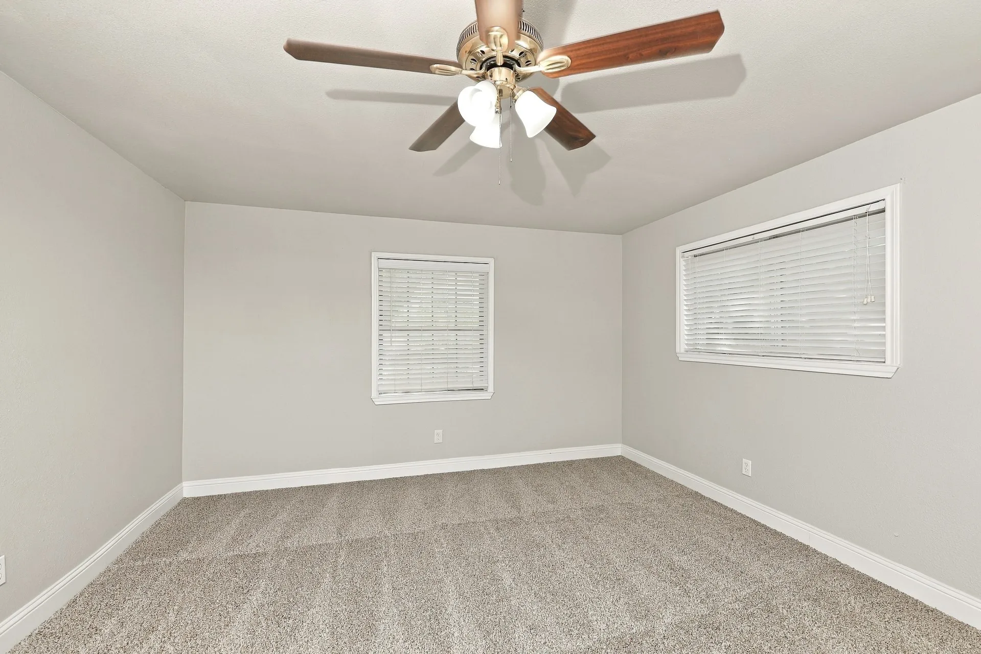 Single Family Residence For Rent in Dallas County , 7709 Texridge Drive, Dallas, Texas 75232, 5 Bedroom, 3 Bathroom, 2 Garage spaces, 2,185 Sqft, built in 1968, mls#21411077, Real Estate Agent in Dallas, Homes For Rent in Dallas county, Homes For Rent in Dallas, Realtor in Dallas Texas, Real Estate Brokerage Independent Realty Texas, Luminita Cordes Realtor