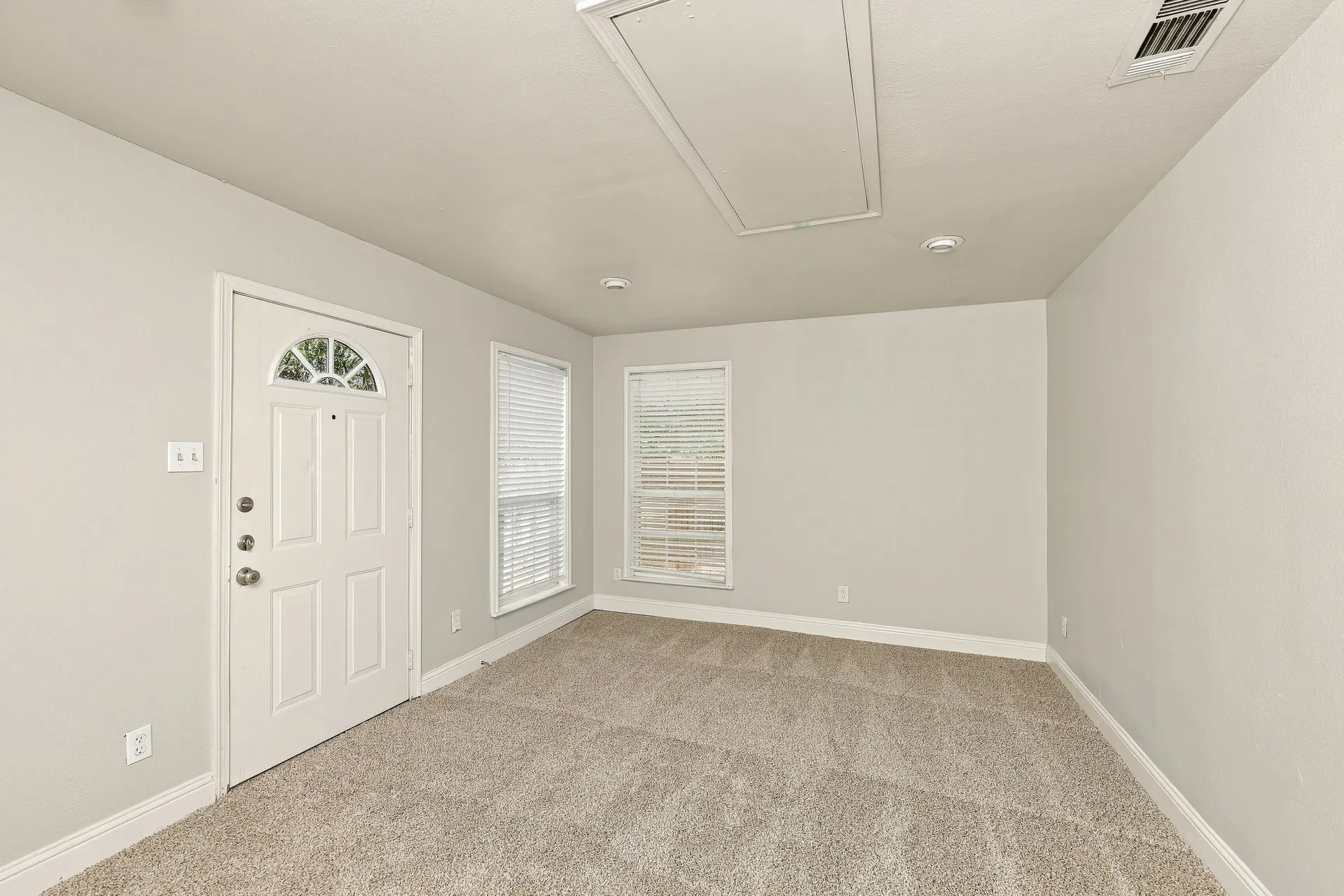 Single Family Residence For Rent in Dallas County , 7709 Texridge Drive, Dallas, Texas 75232, 5 Bedroom, 3 Bathroom, 2 Garage spaces, 2,185 Sqft, built in 1968, mls#21411077, Real Estate Agent in Dallas, Homes For Rent in Dallas county, Homes For Rent in Dallas, Realtor in Dallas Texas, Real Estate Brokerage Independent Realty Texas, Luminita Cordes Realtor