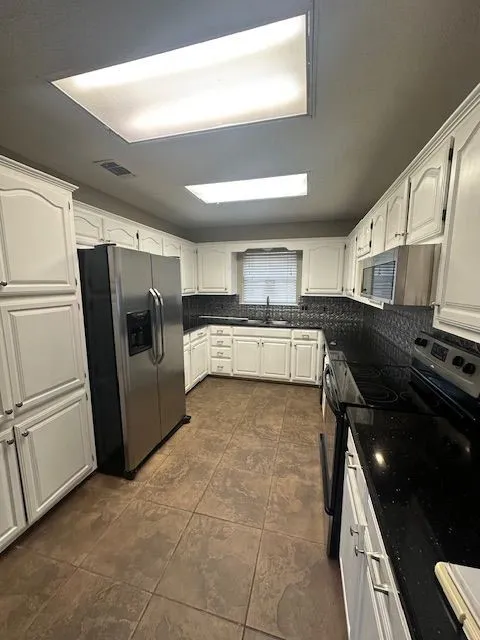 Single Family Residence For Rent in Taylor County , 52 Glen Abbey Street, Abilene, Texas 79606, 3 Bedroom, 2 Bathroom, 2 Garage spaces, 1,972 Sqft, built in 1990, mls#21411080, Real Estate Agent in Abilene, Homes For Rent in Taylor county, Homes For Rent in Abilene, Realtor in Abilene Texas, Real Estate Brokerage Independent Realty Texas, Luminita Cordes Realtor