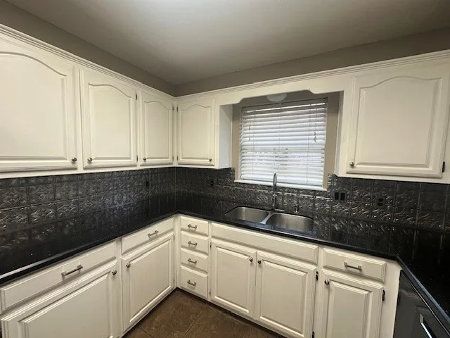 Single Family Residence For Rent in Taylor County , 52 Glen Abbey Street, Abilene, Texas 79606, 3 Bedroom, 2 Bathroom, 2 Garage spaces, 1,972 Sqft, built in 1990, mls#21411080, Real Estate Agent in Abilene, Homes For Rent in Taylor county, Homes For Rent in Abilene, Realtor in Abilene Texas, Real Estate Brokerage Independent Realty Texas, Luminita Cordes Realtor