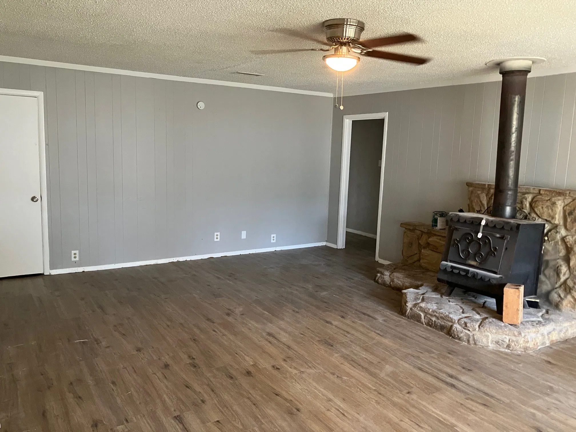 Single Family Residence For Rent in Hunt County , 4017 Gordon Street, Greenville, Texas 75401, 3 Bedroom, 2 Bathroom, Garage spaces, 1,660 Sqft, built in 1962, mls#21411081, Real Estate Agent in Greenville, Homes For Rent in Hunt county, Homes For Rent in Greenville, Realtor in Greenville Texas, Real Estate Brokerage Independent Realty Texas, Luminita Cordes Realtor