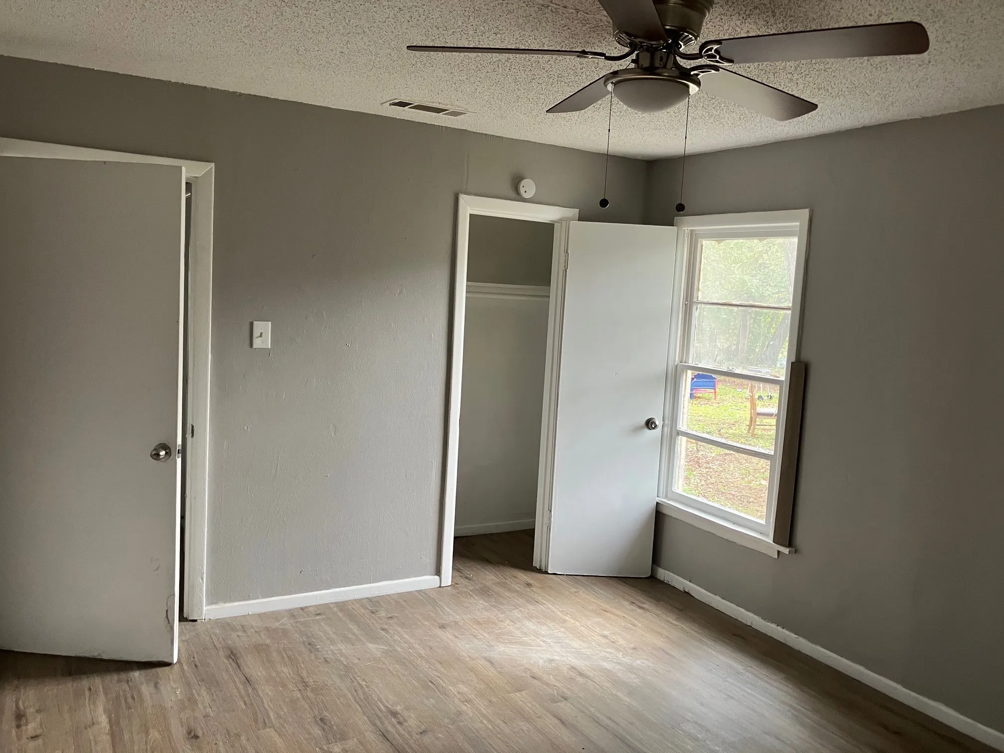 Single Family Residence For Rent in Hunt County , 4017 Gordon Street, Greenville, Texas 75401, 3 Bedroom, 2 Bathroom, Garage spaces, 1,660 Sqft, built in 1962, mls#21411081, Real Estate Agent in Greenville, Homes For Rent in Hunt county, Homes For Rent in Greenville, Realtor in Greenville Texas, Real Estate Brokerage Independent Realty Texas, Luminita Cordes Realtor