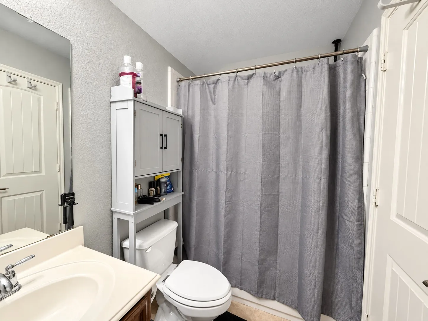 upstairs full bath
