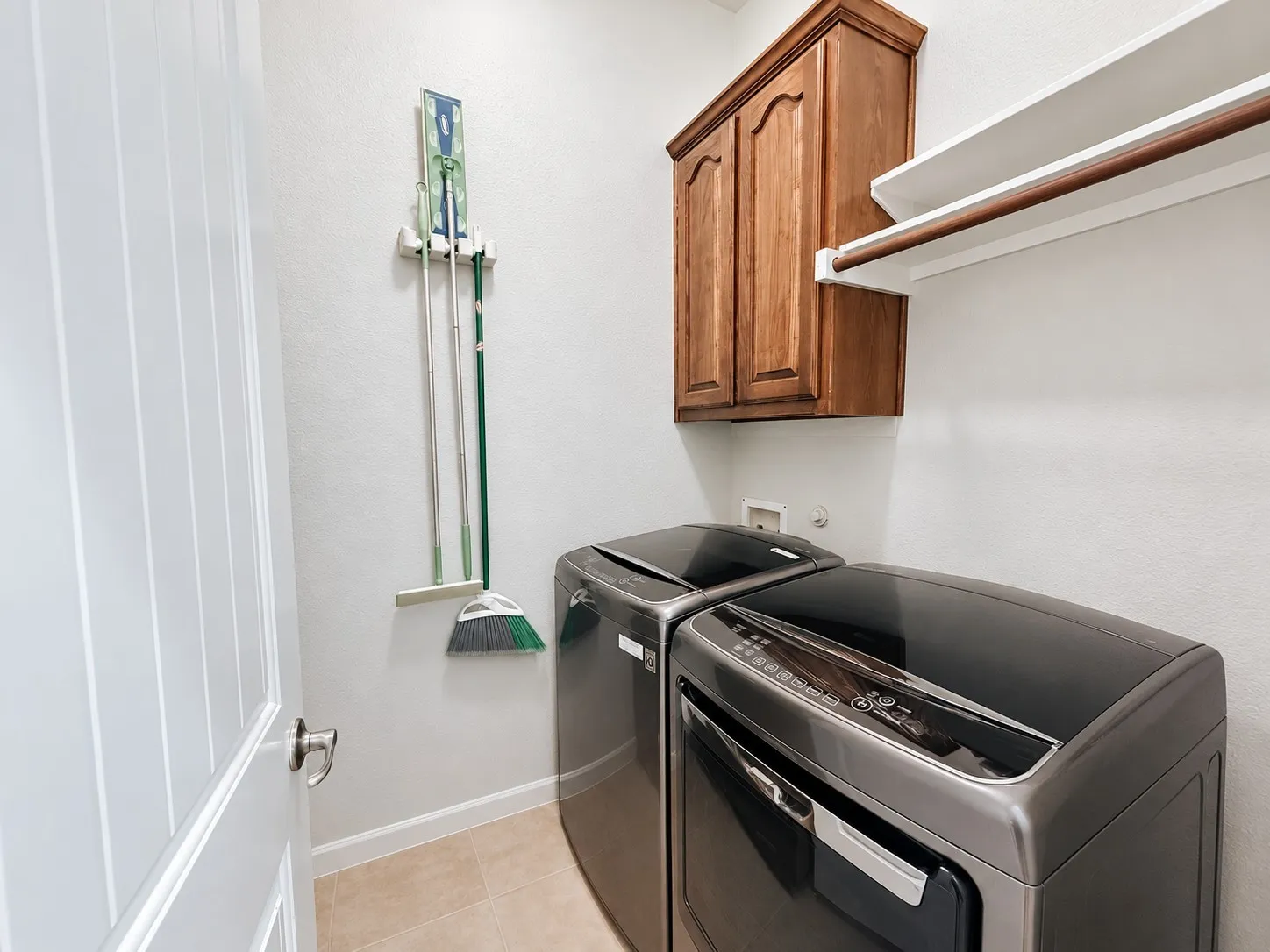 Single Family Residence For Rent in Collin County , 1509 Enchanted Rock Trail, Mc Kinney, Texas 75072, 5 Bedroom, 3 Bathroom, 2 Garage spaces, 2,523 Sqft, built in 2009, mls#21411082, Real Estate Agent in Mc Kinney, Homes For Rent in Collin county, Homes For Rent in Mc Kinney, Realtor in Mc Kinney Texas, Real Estate Brokerage Independent Realty Texas, Luminita Cordes Realtor