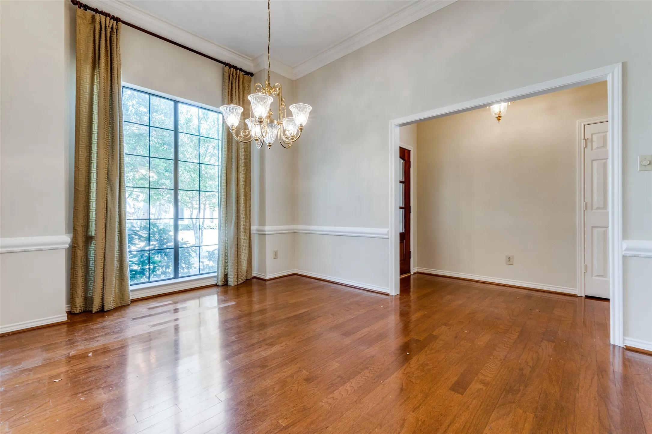 Single Family Residence For Rent in Dallas County , 7010 Northwood Road, Dallas, Texas 75225, 3 Bedroom, 4 Bathroom, 2 Garage spaces, 2,512 Sqft, built in 1979, mls#21411085, Real Estate Agent in Dallas, Homes For Rent in Dallas county, Homes For Rent in Dallas, Realtor in Dallas Texas, Real Estate Brokerage Independent Realty Texas, Luminita Cordes Realtor