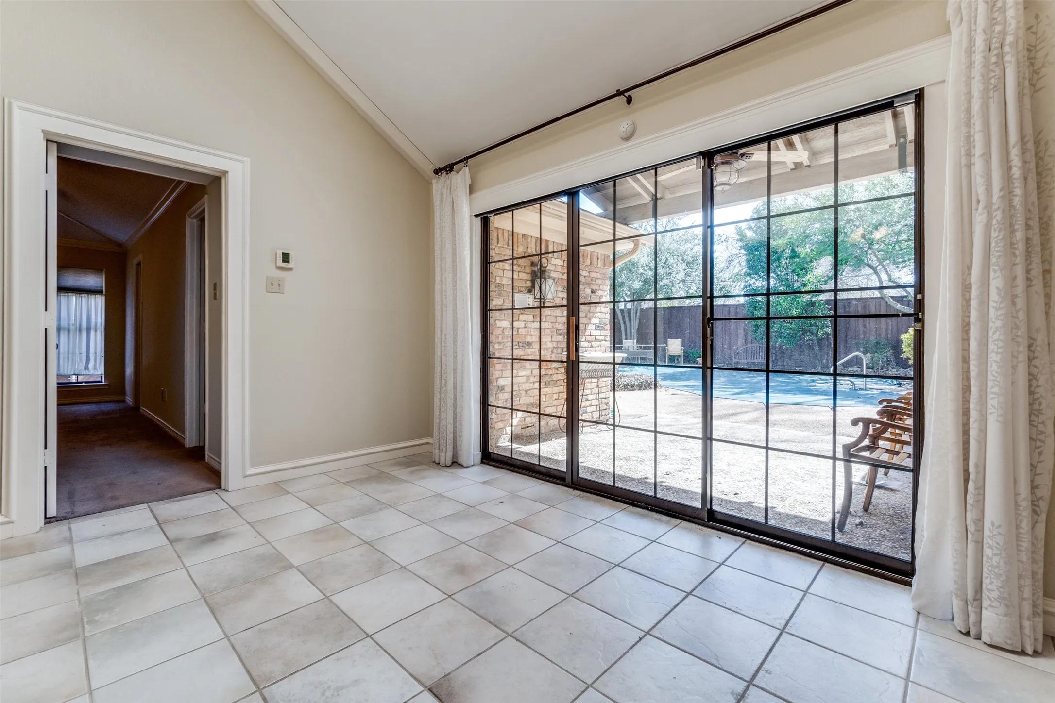 Single Family Residence For Rent in Dallas County , 7010 Northwood Road, Dallas, Texas 75225, 3 Bedroom, 4 Bathroom, 2 Garage spaces, 2,512 Sqft, built in 1979, mls#21411085, Real Estate Agent in Dallas, Homes For Rent in Dallas county, Homes For Rent in Dallas, Realtor in Dallas Texas, Real Estate Brokerage Independent Realty Texas, Luminita Cordes Realtor
