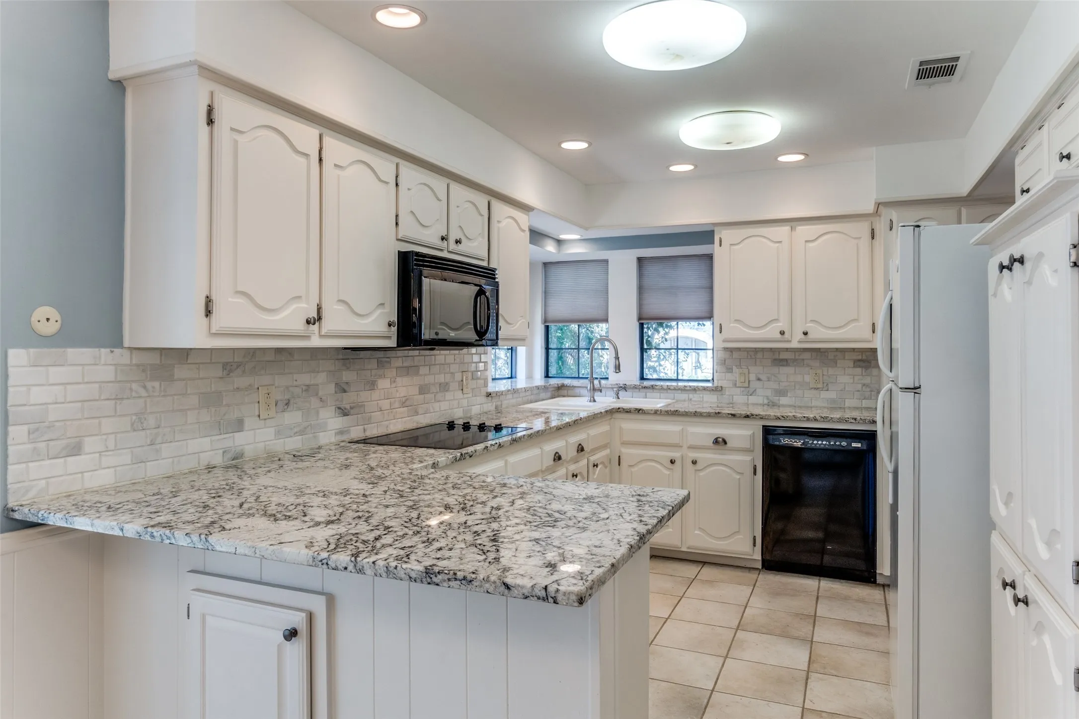 Single Family Residence For Rent in Dallas County , 7010 Northwood Road, Dallas, Texas 75225, 3 Bedroom, 4 Bathroom, 2 Garage spaces, 2,512 Sqft, built in 1979, mls#21411085, Real Estate Agent in Dallas, Homes For Rent in Dallas county, Homes For Rent in Dallas, Realtor in Dallas Texas, Real Estate Brokerage Independent Realty Texas, Luminita Cordes Realtor