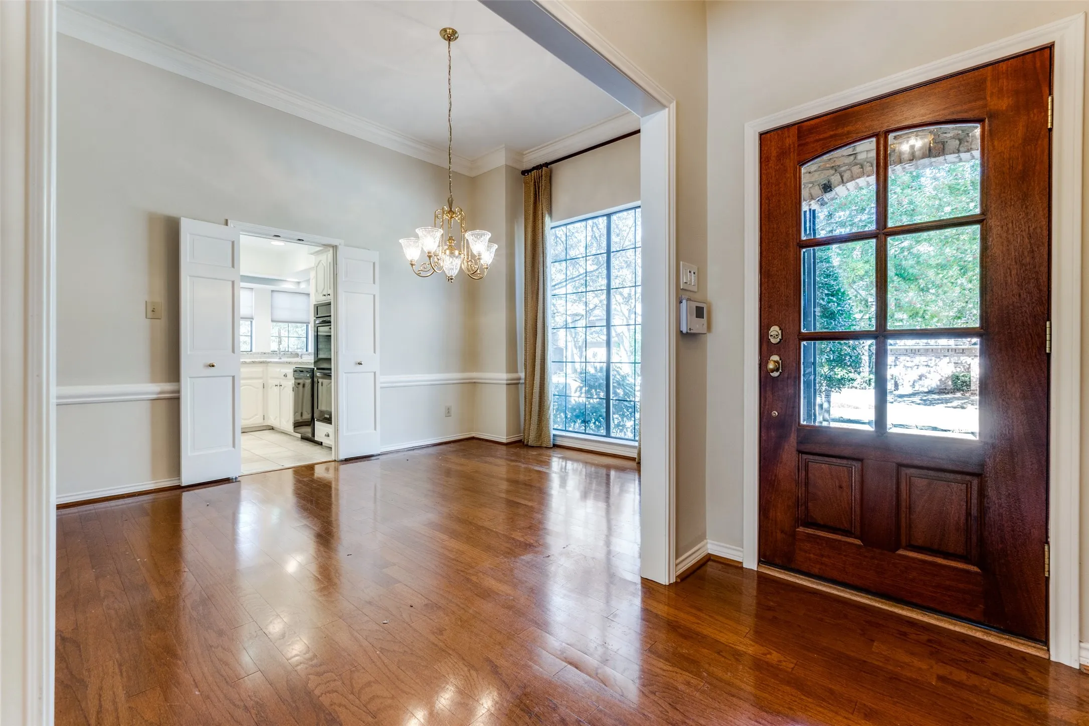 Single Family Residence For Rent in Dallas County , 7010 Northwood Road, Dallas, Texas 75225, 3 Bedroom, 4 Bathroom, 2 Garage spaces, 2,512 Sqft, built in 1979, mls#21411085, Real Estate Agent in Dallas, Homes For Rent in Dallas county, Homes For Rent in Dallas, Realtor in Dallas Texas, Real Estate Brokerage Independent Realty Texas, Luminita Cordes Realtor