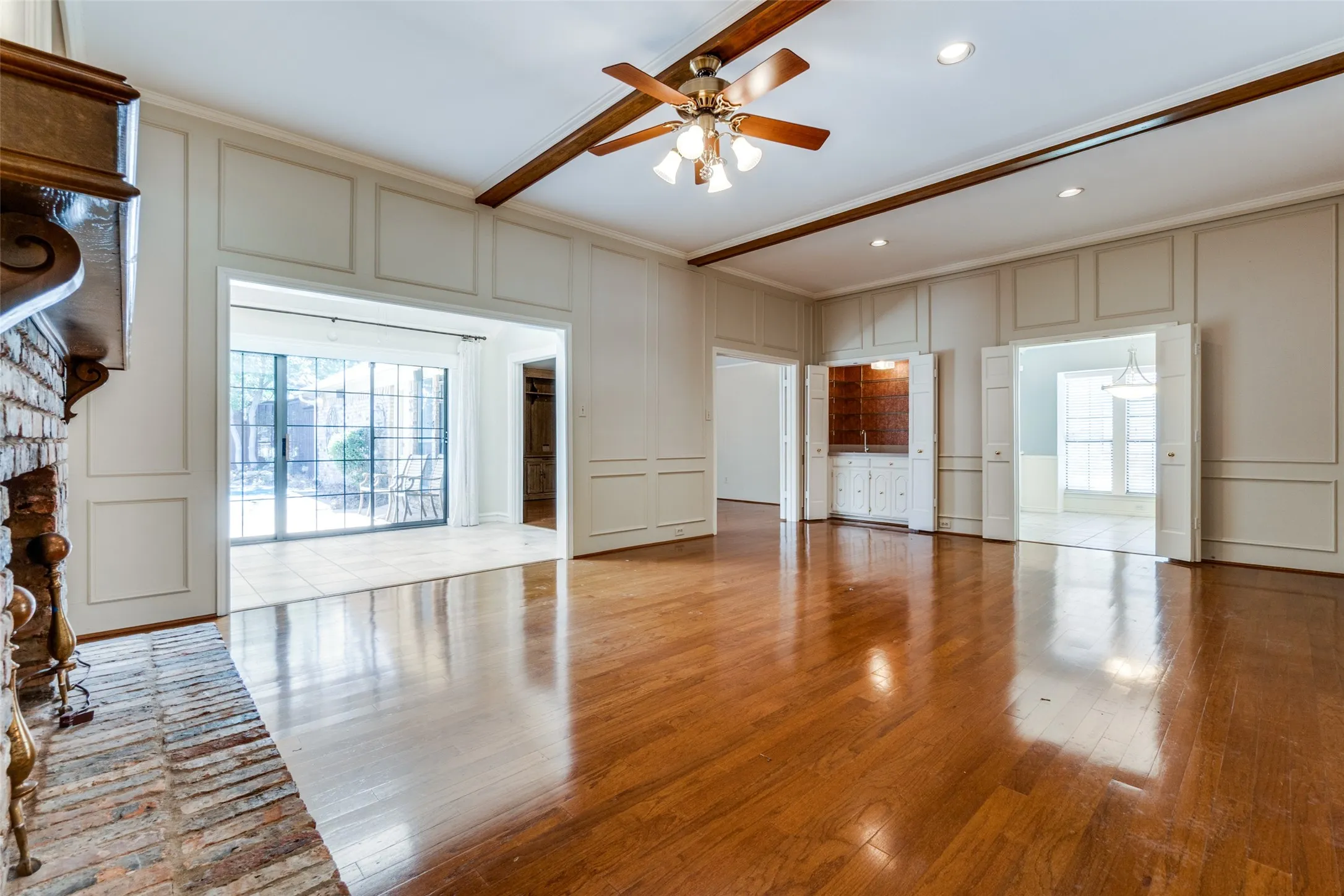 Single Family Residence For Rent in Dallas County , 7010 Northwood Road, Dallas, Texas 75225, 3 Bedroom, 4 Bathroom, 2 Garage spaces, 2,512 Sqft, built in 1979, mls#21411085, Real Estate Agent in Dallas, Homes For Rent in Dallas county, Homes For Rent in Dallas, Realtor in Dallas Texas, Real Estate Brokerage Independent Realty Texas, Luminita Cordes Realtor