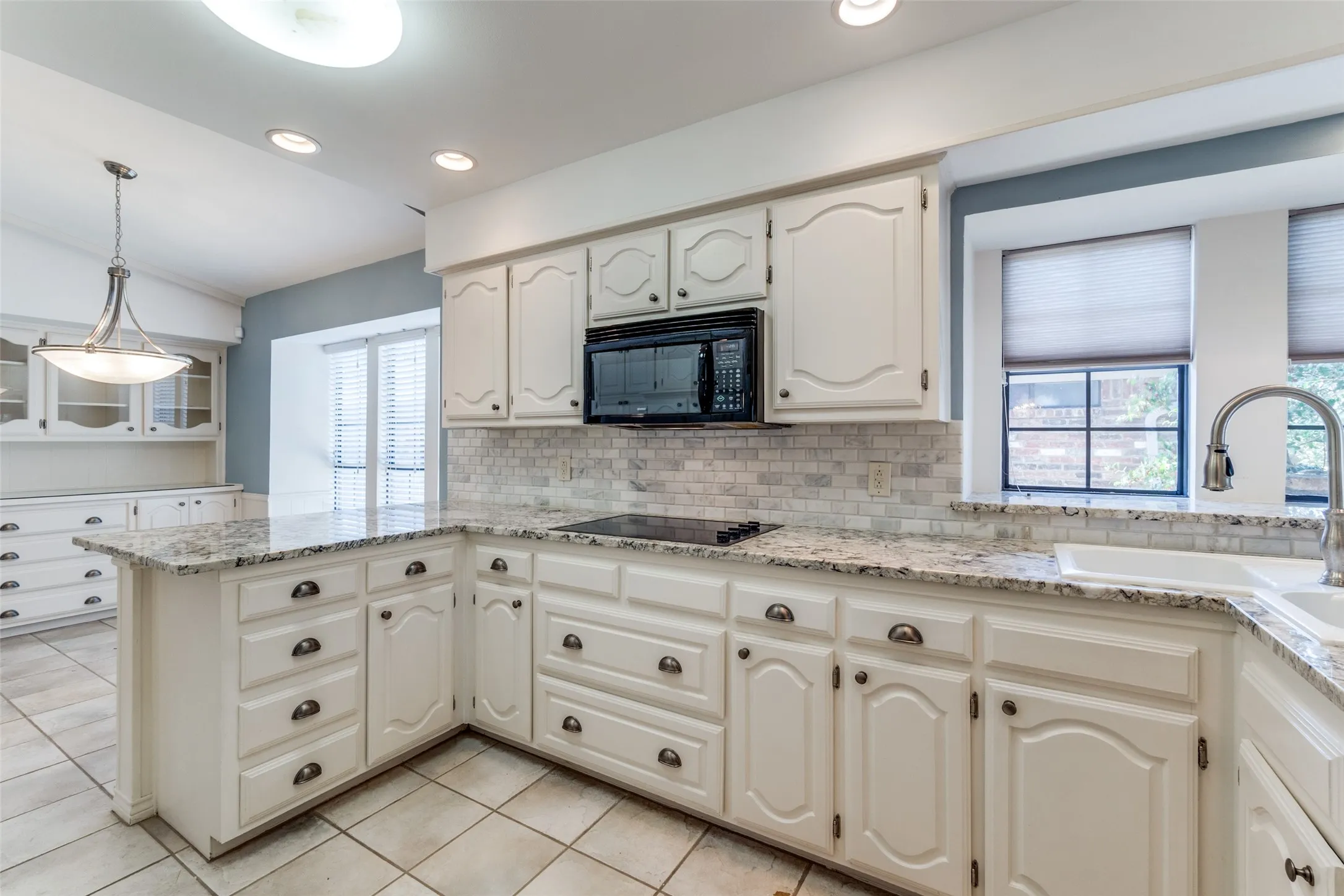 Single Family Residence For Rent in Dallas County , 7010 Northwood Road, Dallas, Texas 75225, 3 Bedroom, 4 Bathroom, 2 Garage spaces, 2,512 Sqft, built in 1979, mls#21411085, Real Estate Agent in Dallas, Homes For Rent in Dallas county, Homes For Rent in Dallas, Realtor in Dallas Texas, Real Estate Brokerage Independent Realty Texas, Luminita Cordes Realtor