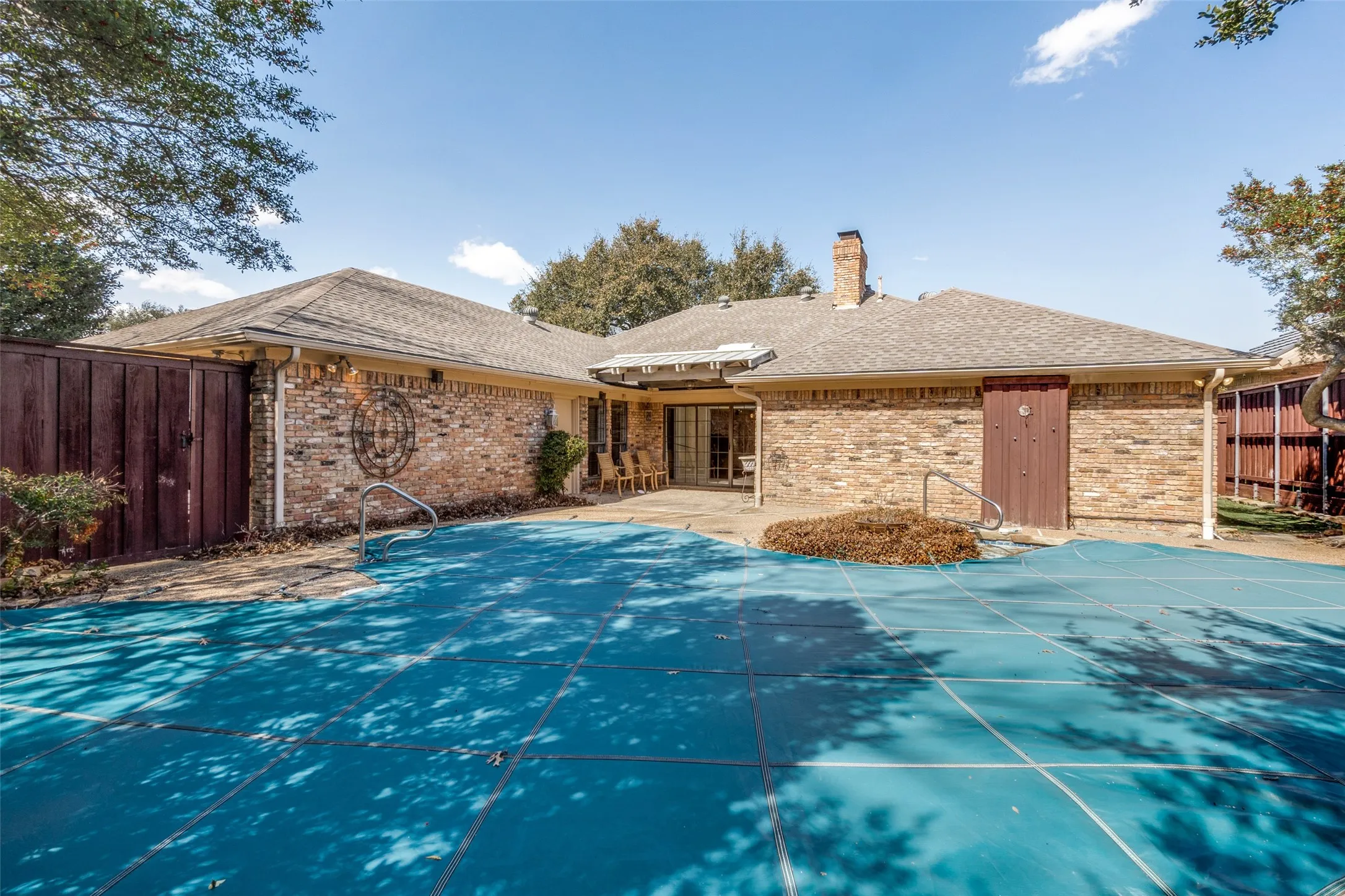 Single Family Residence For Rent in Dallas County , 7010 Northwood Road, Dallas, Texas 75225, 3 Bedroom, 4 Bathroom, 2 Garage spaces, 2,512 Sqft, built in 1979, mls#21411085, Real Estate Agent in Dallas, Homes For Rent in Dallas county, Homes For Rent in Dallas, Realtor in Dallas Texas, Real Estate Brokerage Independent Realty Texas, Luminita Cordes Realtor