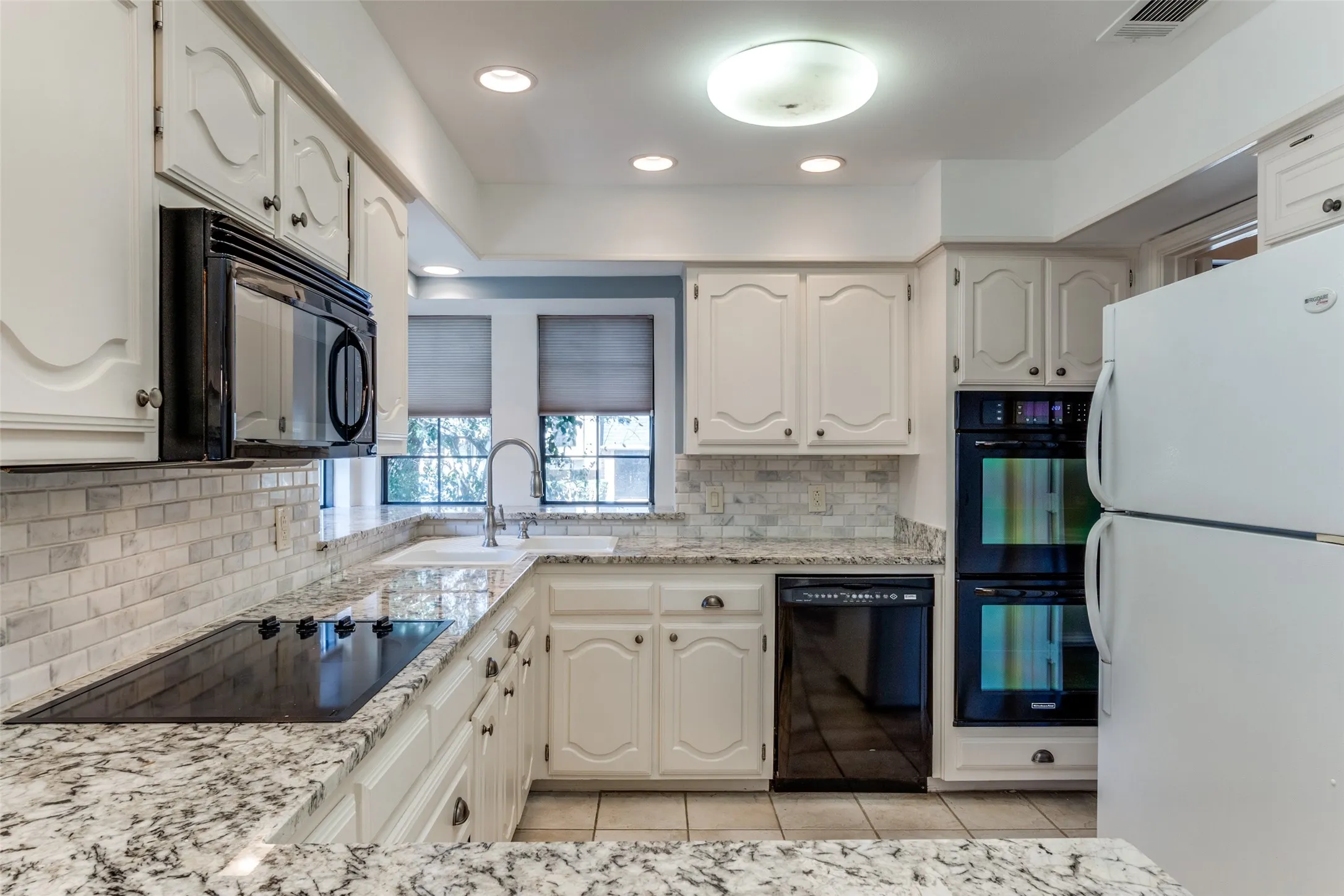 Single Family Residence For Rent in Dallas County , 7010 Northwood Road, Dallas, Texas 75225, 3 Bedroom, 4 Bathroom, 2 Garage spaces, 2,512 Sqft, built in 1979, mls#21411085, Real Estate Agent in Dallas, Homes For Rent in Dallas county, Homes For Rent in Dallas, Realtor in Dallas Texas, Real Estate Brokerage Independent Realty Texas, Luminita Cordes Realtor