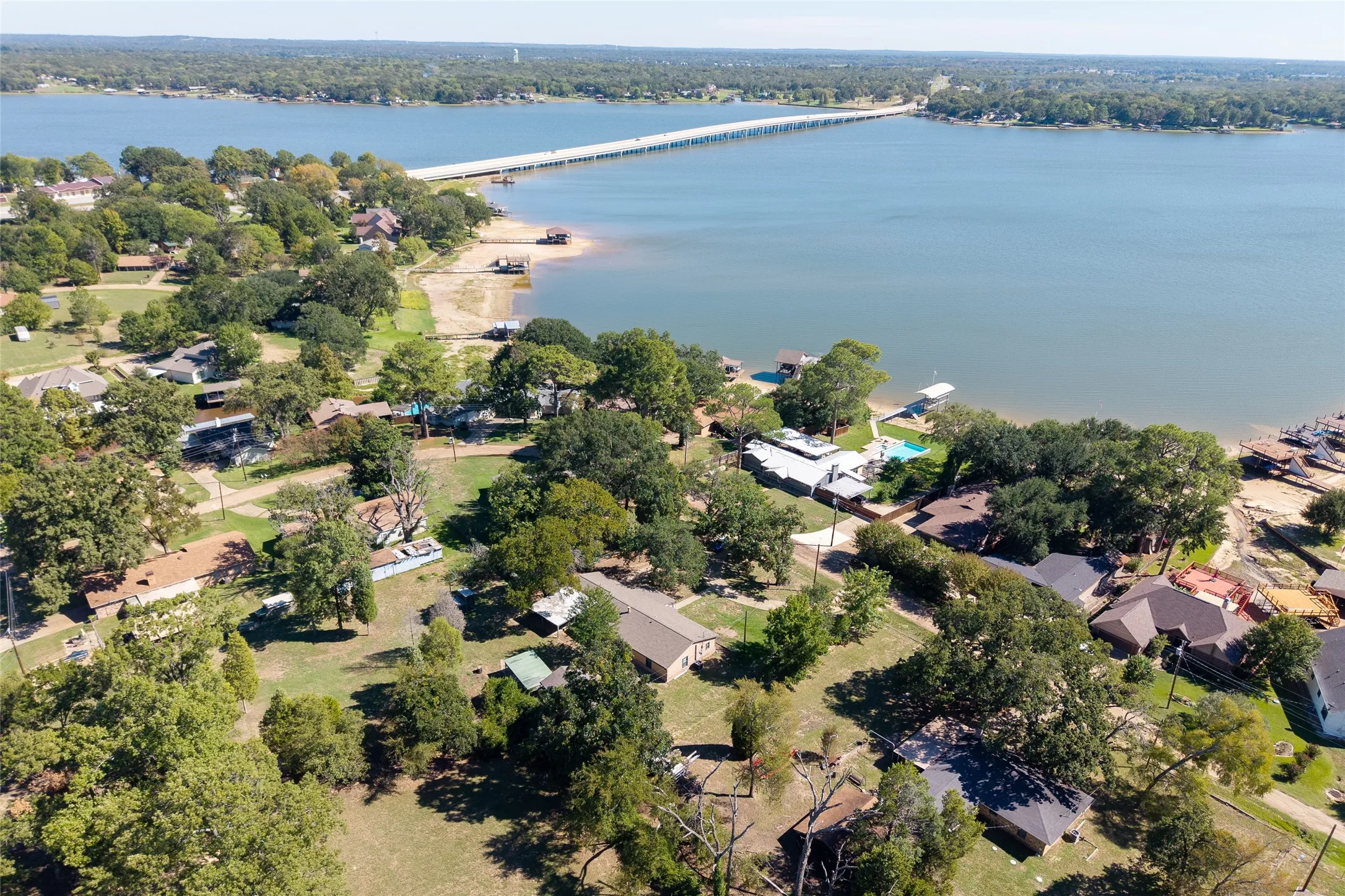 Single Family Residence For Sale in Henderson County , 210 Lake Front Drive, Mabank, Texas 75156, 2 Bedroom, 2 Bathroom, 1 Garage spaces, 1,964 Sqft, built in 1983, mls#21406993, Real Estate Agent in Mabank, Homes For Sale in Henderson county, Homes For Sale in Mabank, Realtor in Mabank Texas, Real Estate Brokerage Independent Realty Texas, Luminita Cordes Realtor