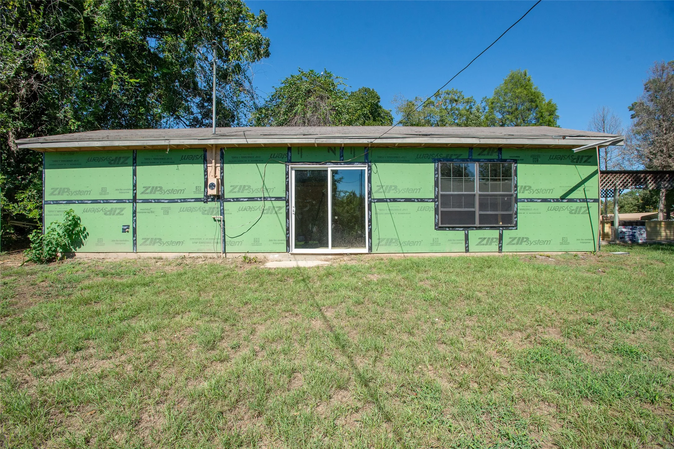 Single Family Residence For Sale in Henderson County , 210 Lake Front Drive, Mabank, Texas 75156, 2 Bedroom, 2 Bathroom, 1 Garage spaces, 1,964 Sqft, built in 1983, mls#21406993, Real Estate Agent in Mabank, Homes For Sale in Henderson county, Homes For Sale in Mabank, Realtor in Mabank Texas, Real Estate Brokerage Independent Realty Texas, Luminita Cordes Realtor