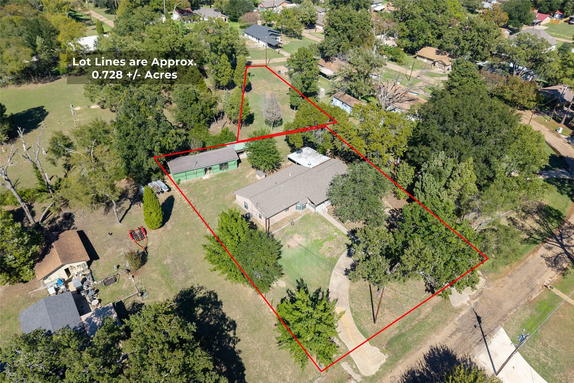 Single Family Residence For Sale in Henderson County , 210 Lake Front Drive, Mabank, Texas 75156, 2 Bedroom, 2 Bathroom, 1 Garage spaces, 1,964 Sqft, built in 1983, mls#21406993, Real Estate Agent in Mabank, Homes For Sale in Henderson county, Homes For Sale in Mabank, Realtor in Mabank Texas, Real Estate Brokerage Independent Realty Texas, Luminita Cordes Realtor
