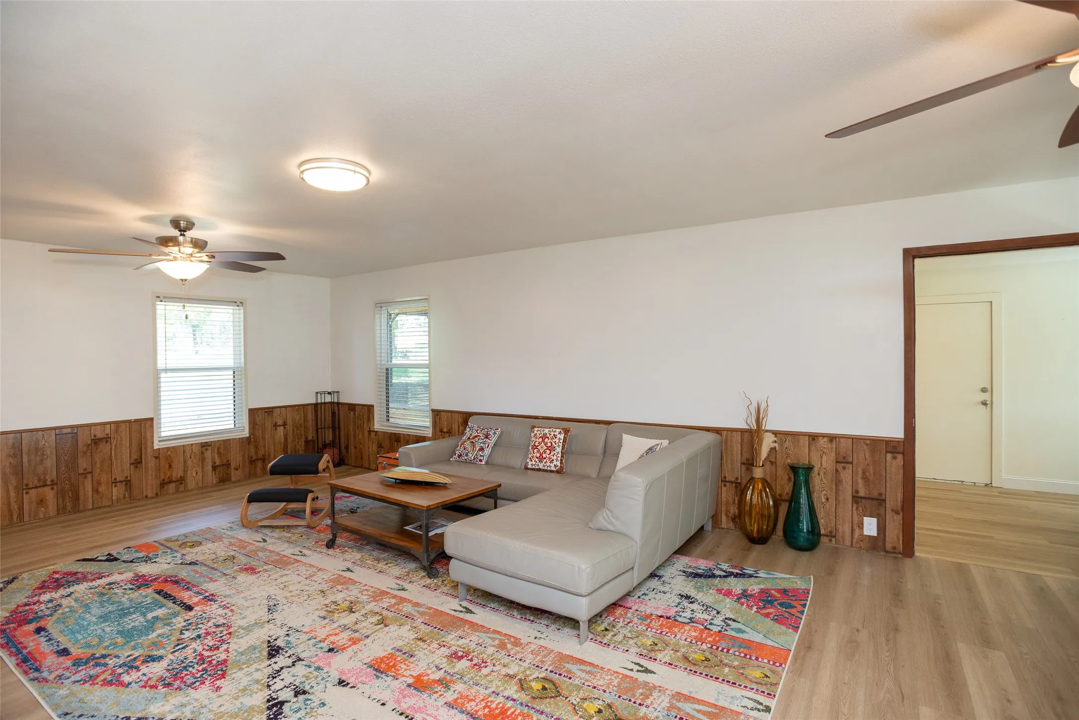 Single Family Residence For Sale in Henderson County , 210 Lake Front Drive, Mabank, Texas 75156, 2 Bedroom, 2 Bathroom, 1 Garage spaces, 1,964 Sqft, built in 1983, mls#21406993, Real Estate Agent in Mabank, Homes For Sale in Henderson county, Homes For Sale in Mabank, Realtor in Mabank Texas, Real Estate Brokerage Independent Realty Texas, Luminita Cordes Realtor