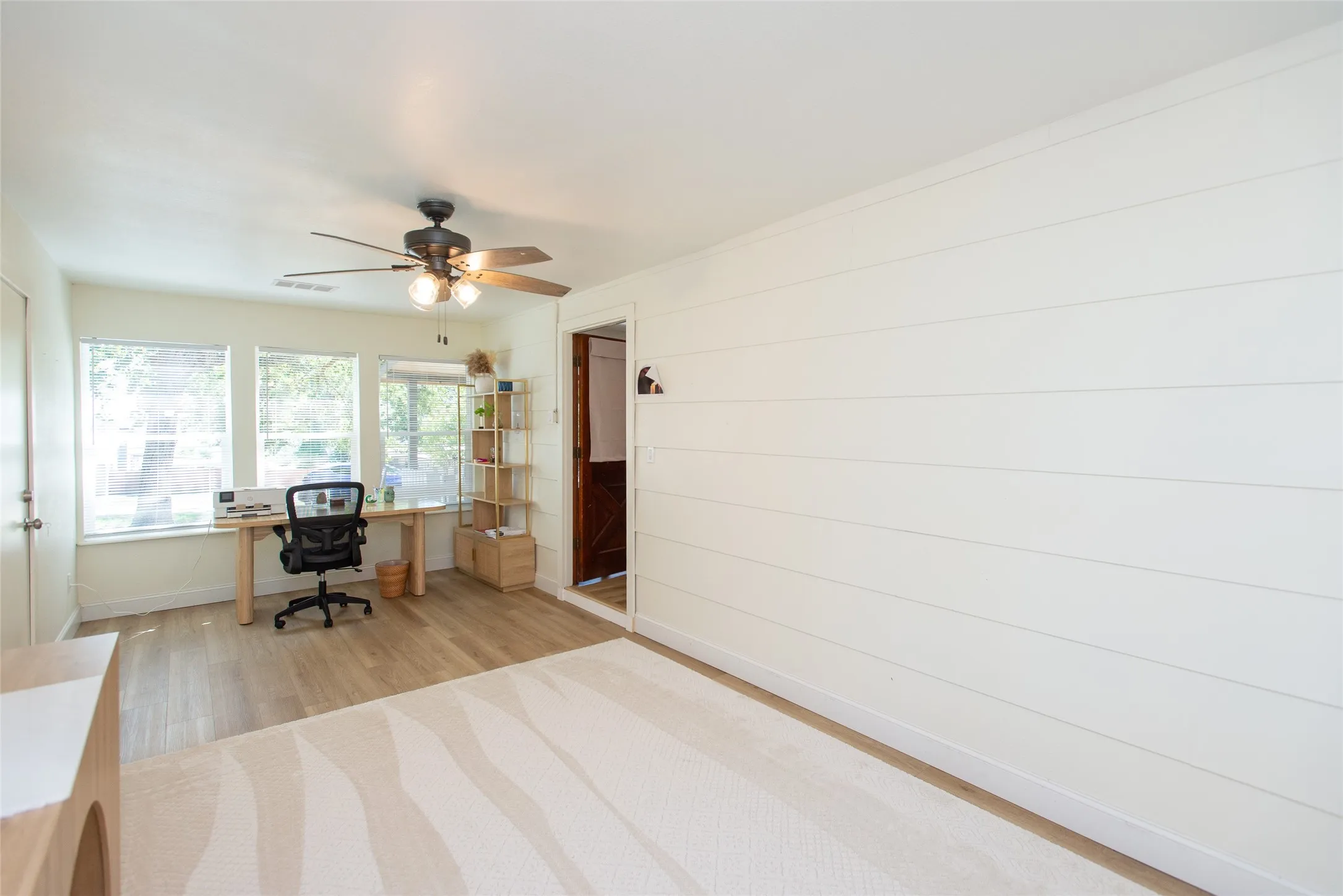 Single Family Residence For Sale in Henderson County , 210 Lake Front Drive, Mabank, Texas 75156, 2 Bedroom, 2 Bathroom, 1 Garage spaces, 1,964 Sqft, built in 1983, mls#21406993, Real Estate Agent in Mabank, Homes For Sale in Henderson county, Homes For Sale in Mabank, Realtor in Mabank Texas, Real Estate Brokerage Independent Realty Texas, Luminita Cordes Realtor