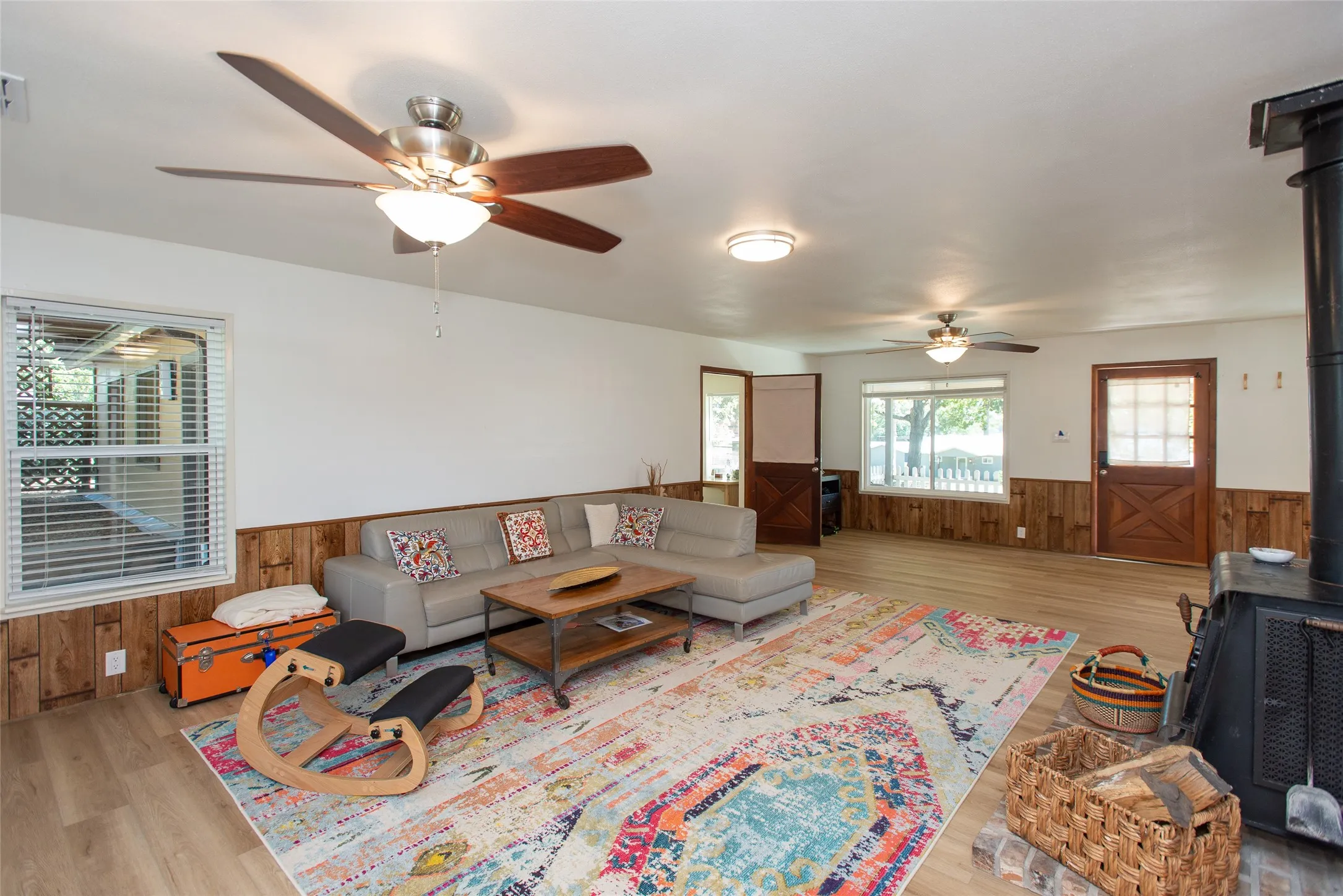 Single Family Residence For Sale in Henderson County , 210 Lake Front Drive, Mabank, Texas 75156, 2 Bedroom, 2 Bathroom, 1 Garage spaces, 1,964 Sqft, built in 1983, mls#21406993, Real Estate Agent in Mabank, Homes For Sale in Henderson county, Homes For Sale in Mabank, Realtor in Mabank Texas, Real Estate Brokerage Independent Realty Texas, Luminita Cordes Realtor
