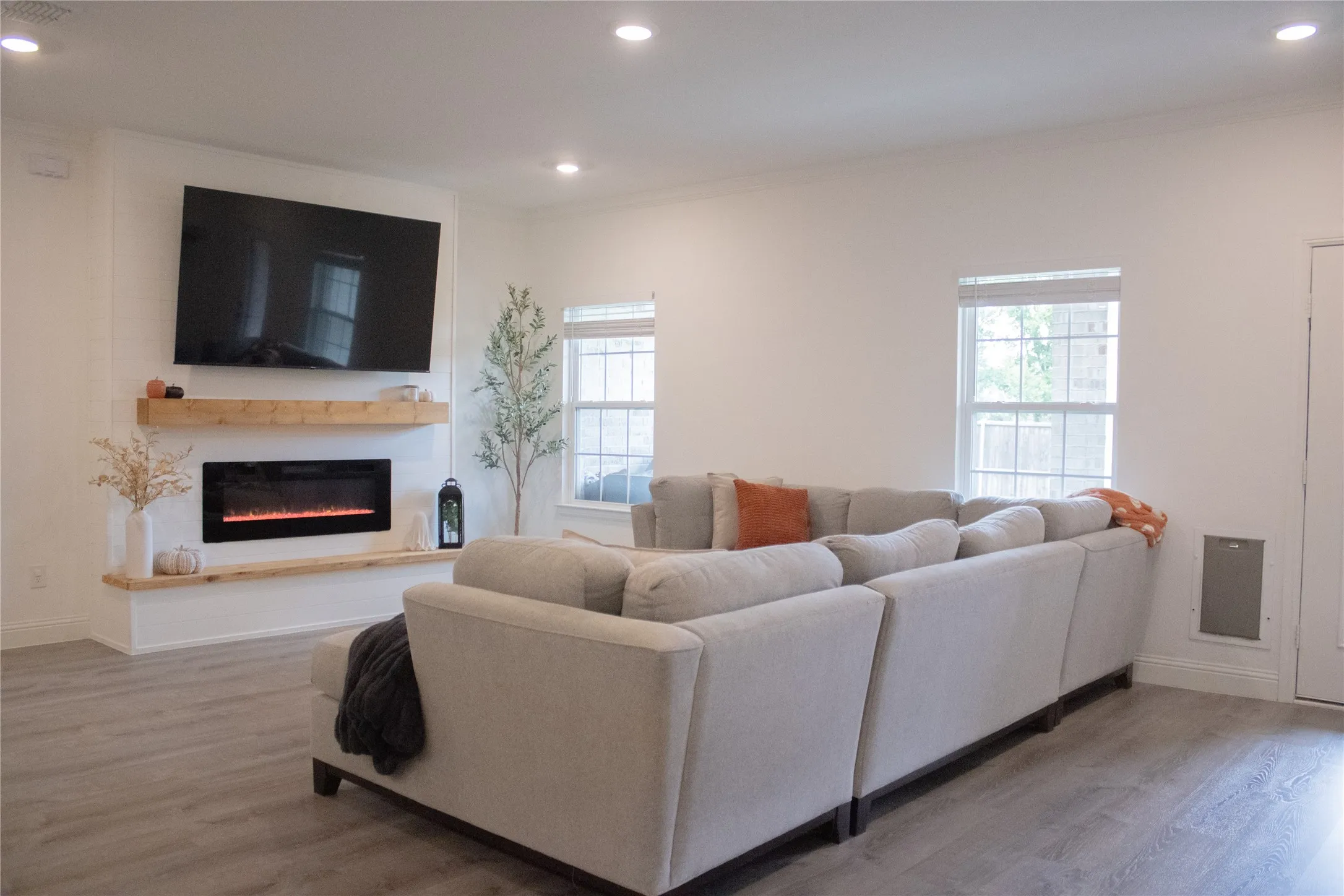Single Family Residence For Sale in Collin County , 332 Lakeside Drive, Lavon, Texas 75166, 4 Bedroom, 3 Bathroom, 2 Garage spaces, 2,315 Sqft, built in 2023, mls#21410320, Real Estate Agent in Lavon, Homes For Sale in Collin county, Homes For Sale in Lavon, Realtor in Lavon Texas, Real Estate Brokerage Independent Realty Texas, Luminita Cordes Realtor