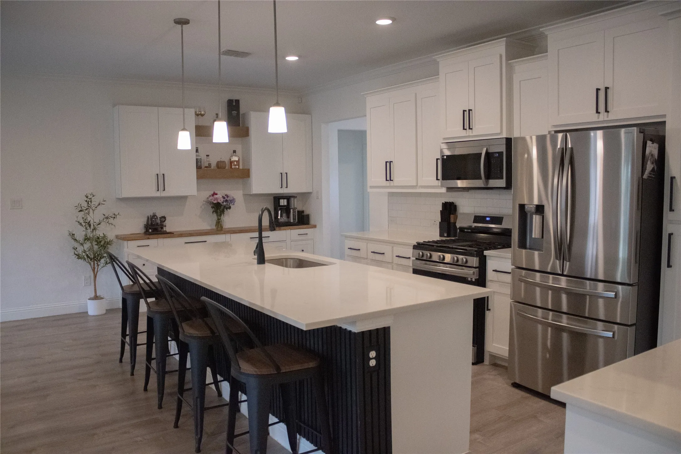 Single Family Residence For Sale in Collin County , 332 Lakeside Drive, Lavon, Texas 75166, 4 Bedroom, 3 Bathroom, 2 Garage spaces, 2,315 Sqft, built in 2023, mls#21410320, Real Estate Agent in Lavon, Homes For Sale in Collin county, Homes For Sale in Lavon, Realtor in Lavon Texas, Real Estate Brokerage Independent Realty Texas, Luminita Cordes Realtor